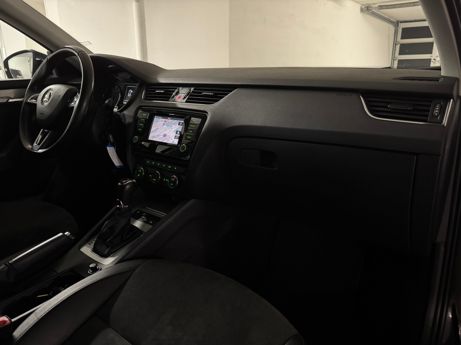 SKODA Octavia Combi 1.8 TSI Ambition 4x4 DSG-image-11
