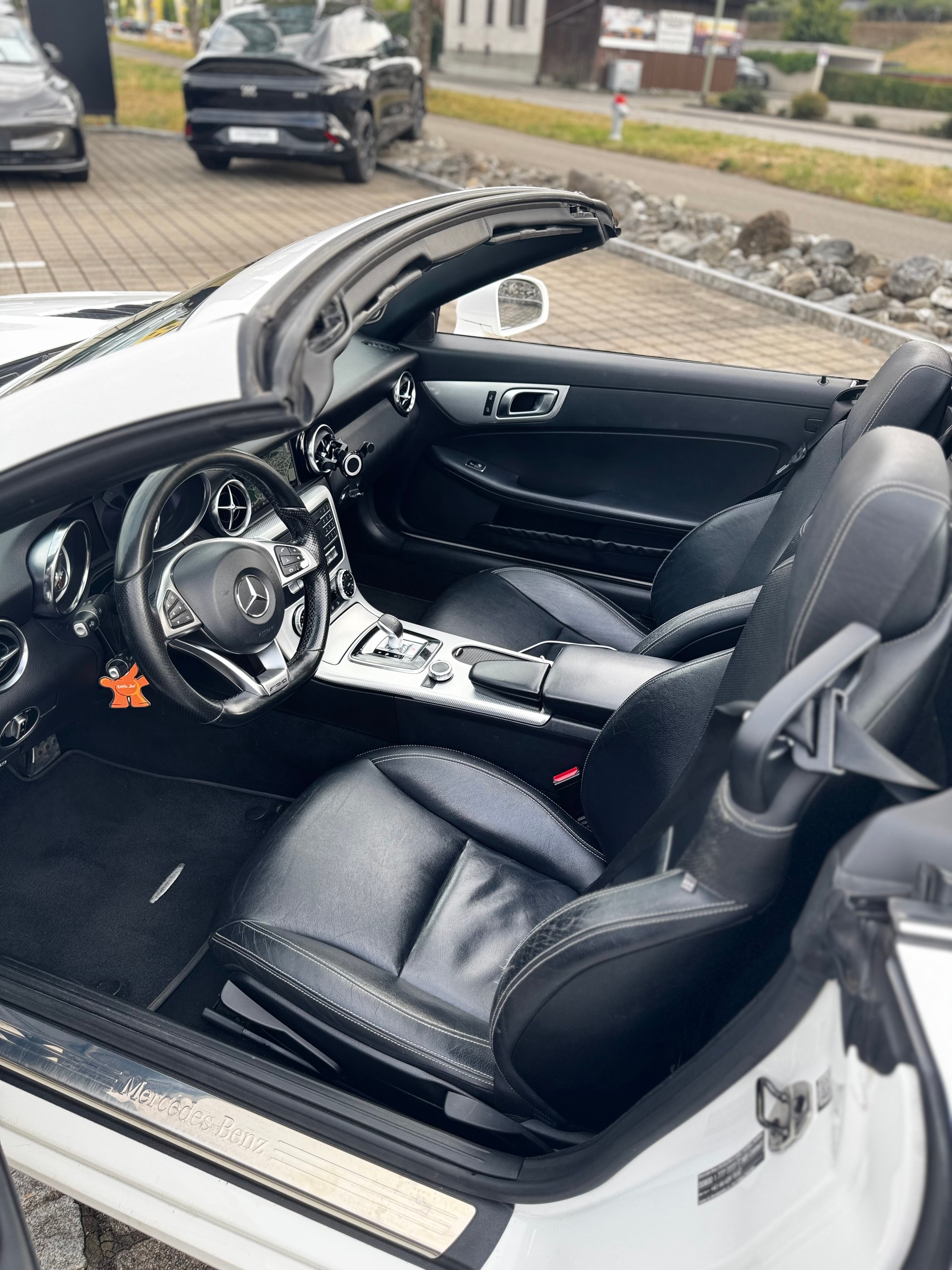 MERCEDES-BENZ SLC 200-image-5