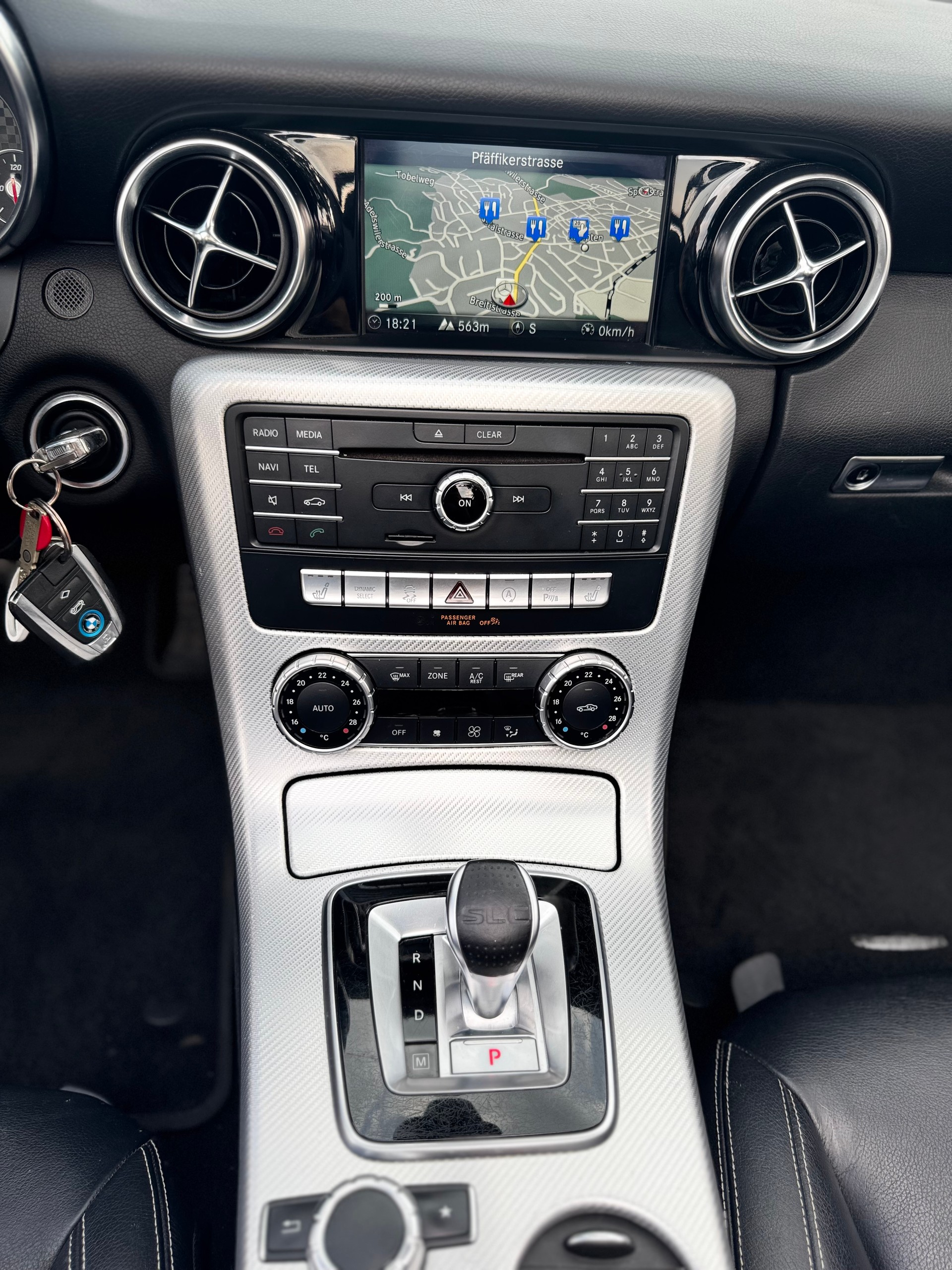 MERCEDES-BENZ SLC 200-image-4