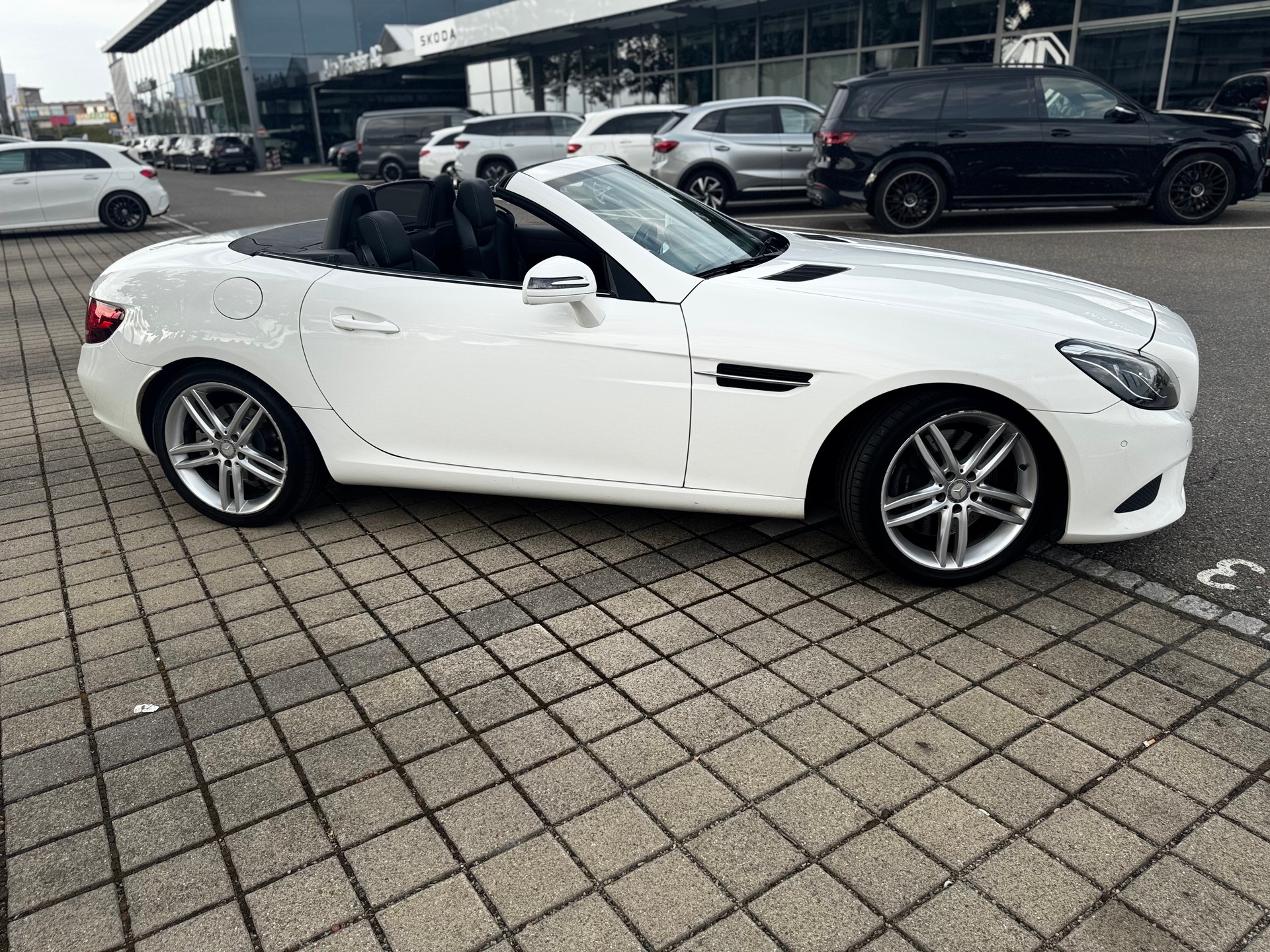 MERCEDES-BENZ SLC 200-image-2