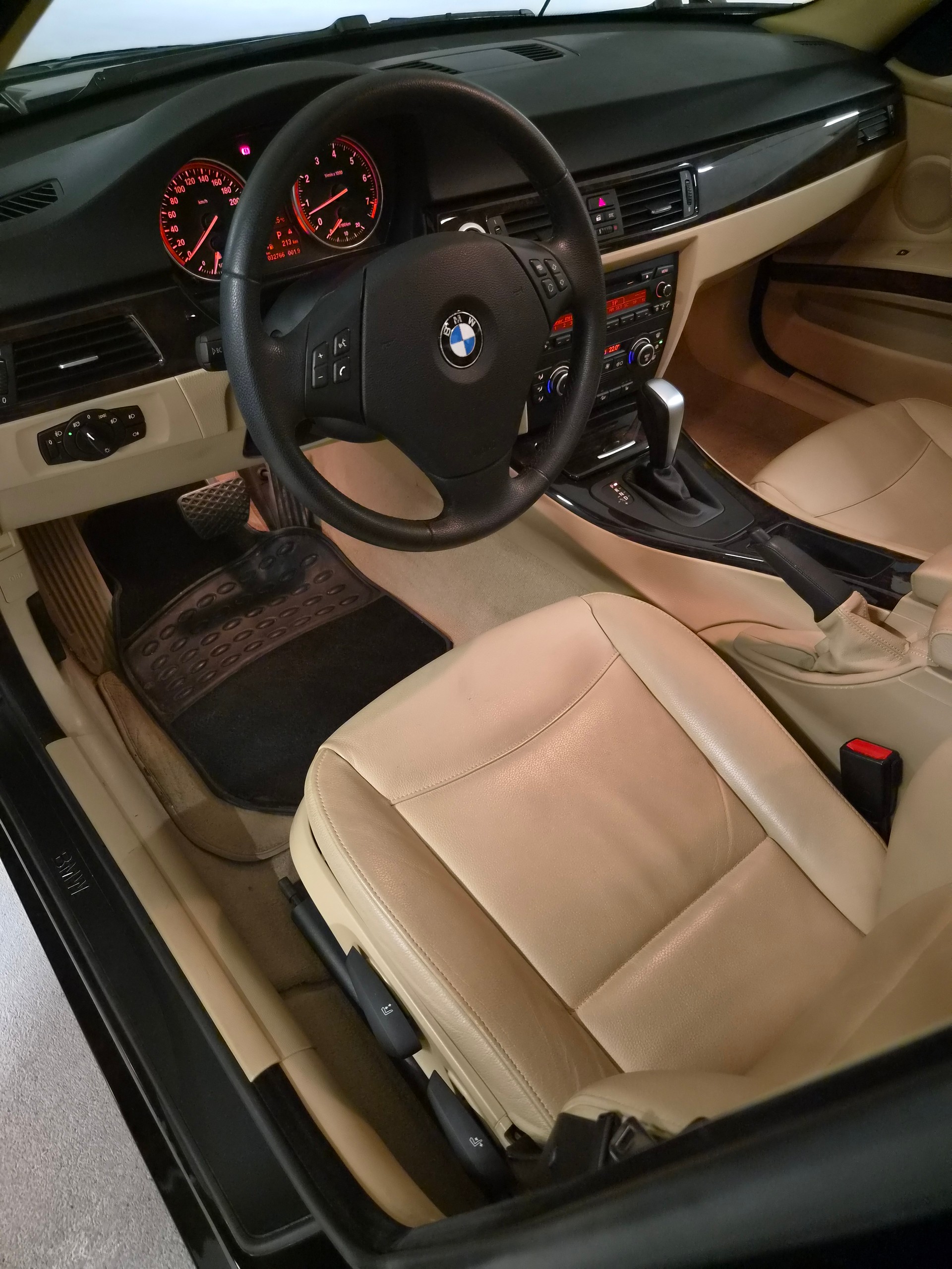 BMW 325xi !UNIKAT! NUR 35000KM 1.HAND Frisch ab MFK-image-2