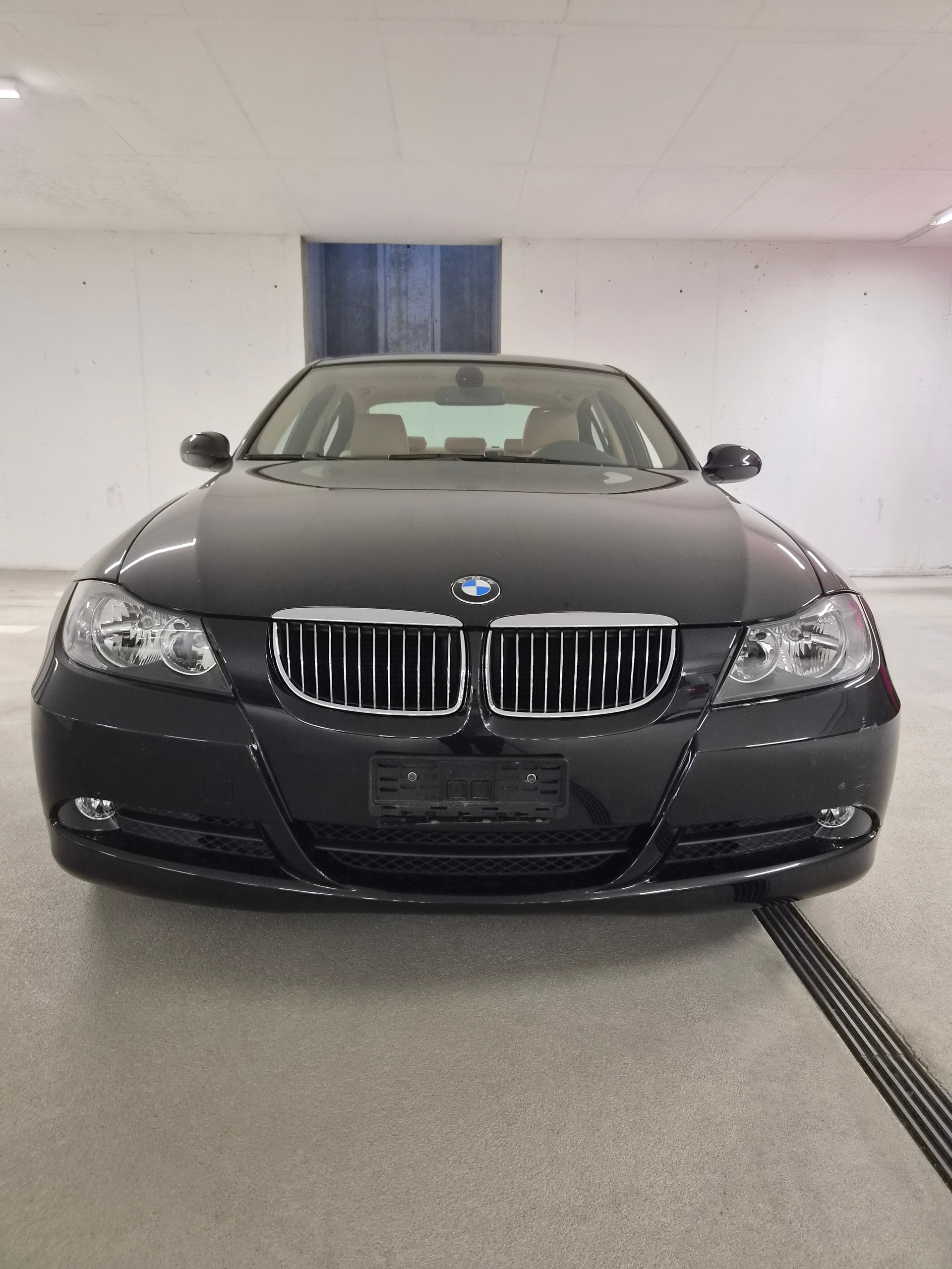 BMW 325xi !UNIKAT! NUR 35000KM 1.HAND Frisch ab MFK-image-0