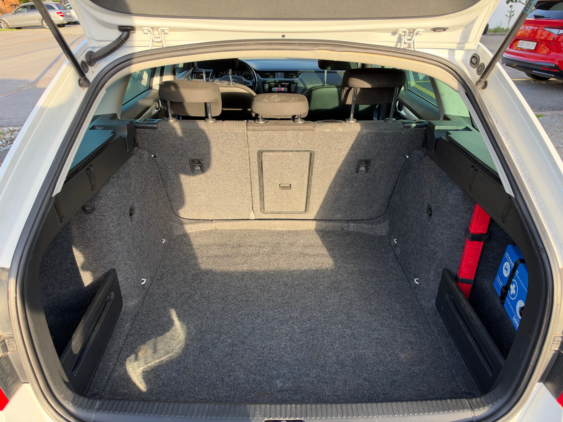 SKODA Octavia Combi 1.8 TSI Ambition 4x4 DSG-image-11
