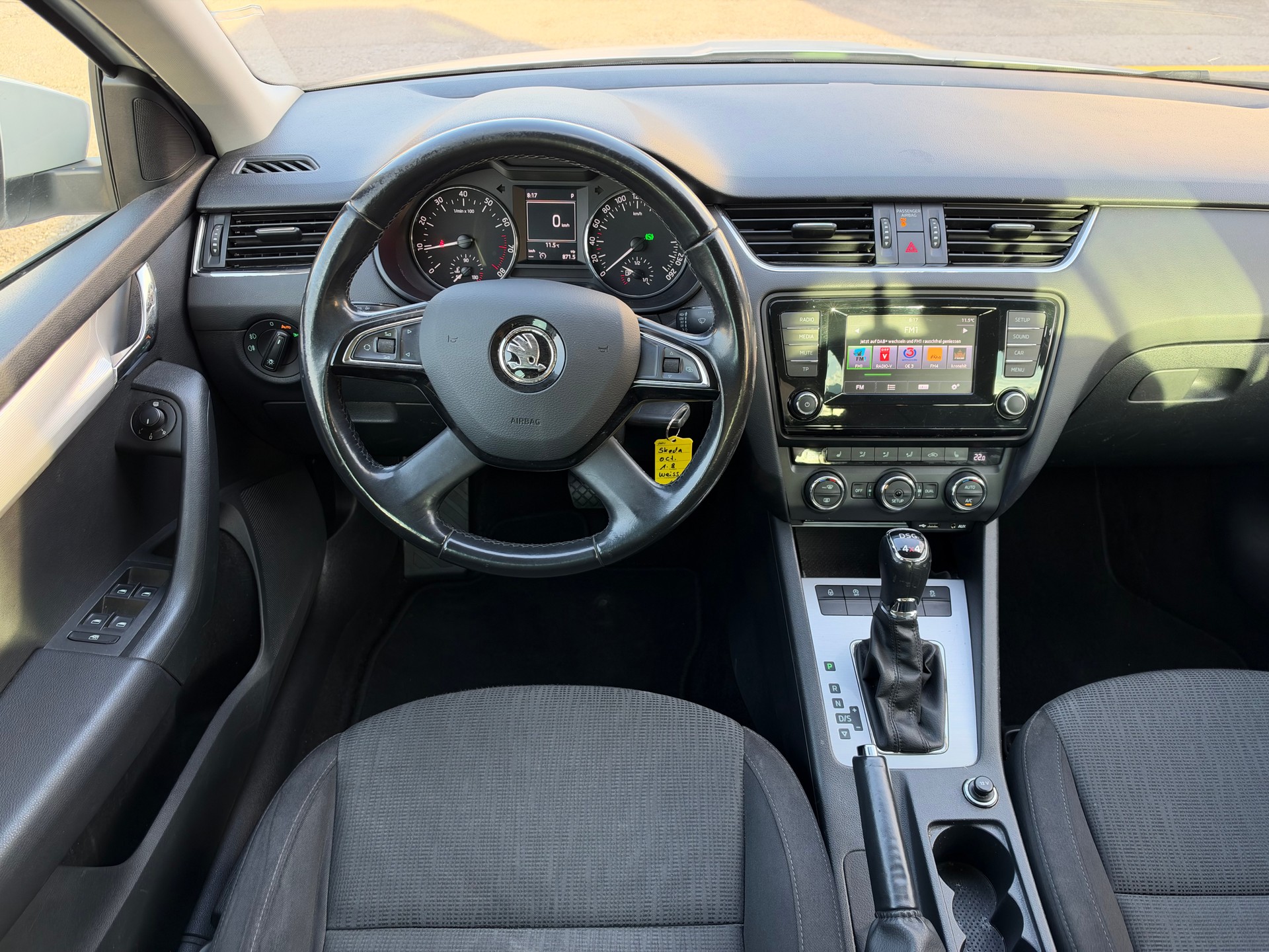 SKODA Octavia Combi 1.8 TSI Ambition 4x4 DSG-image-15