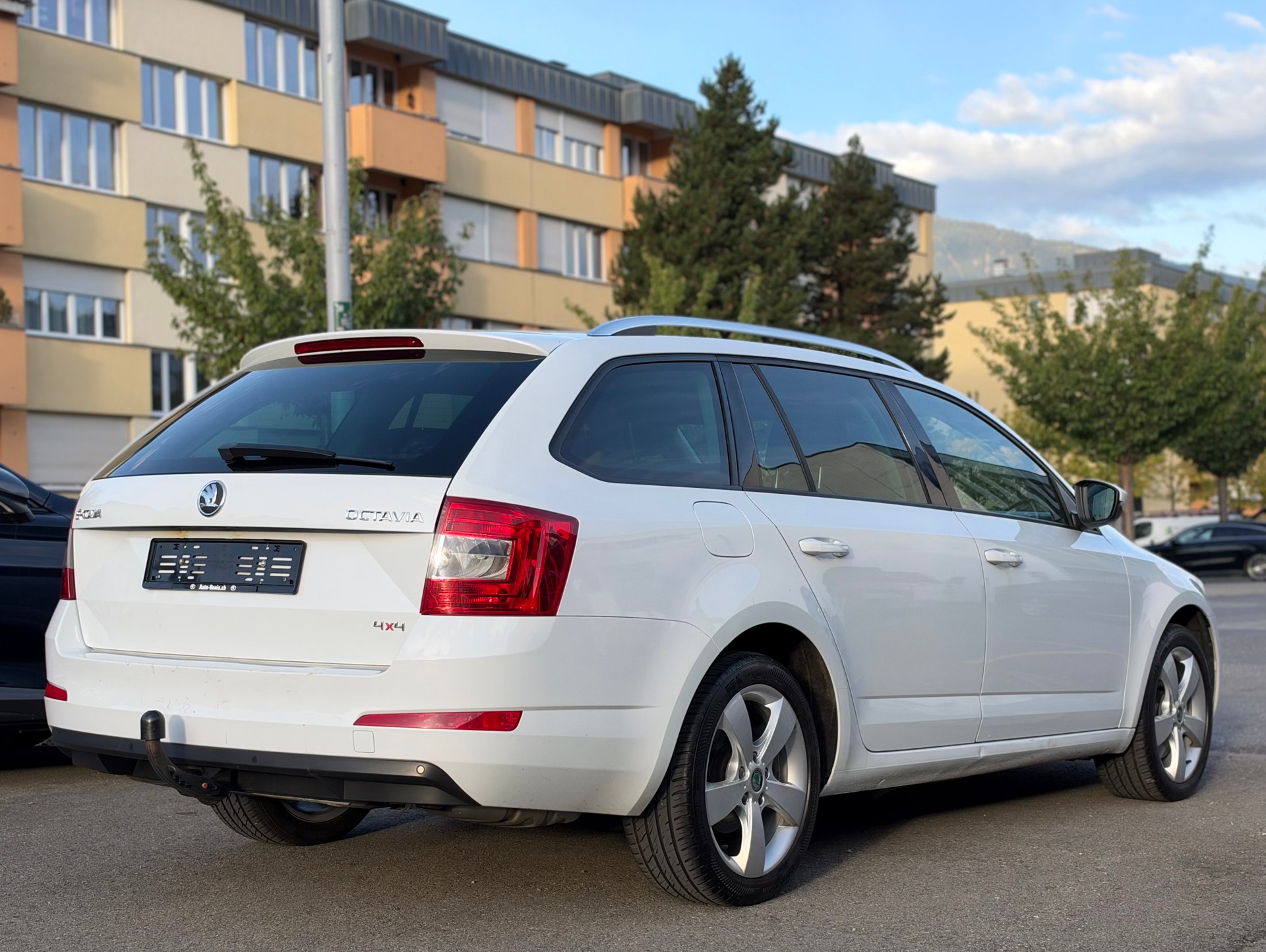 SKODA Octavia Combi 1.8 TSI Ambition 4x4 DSG-image-4