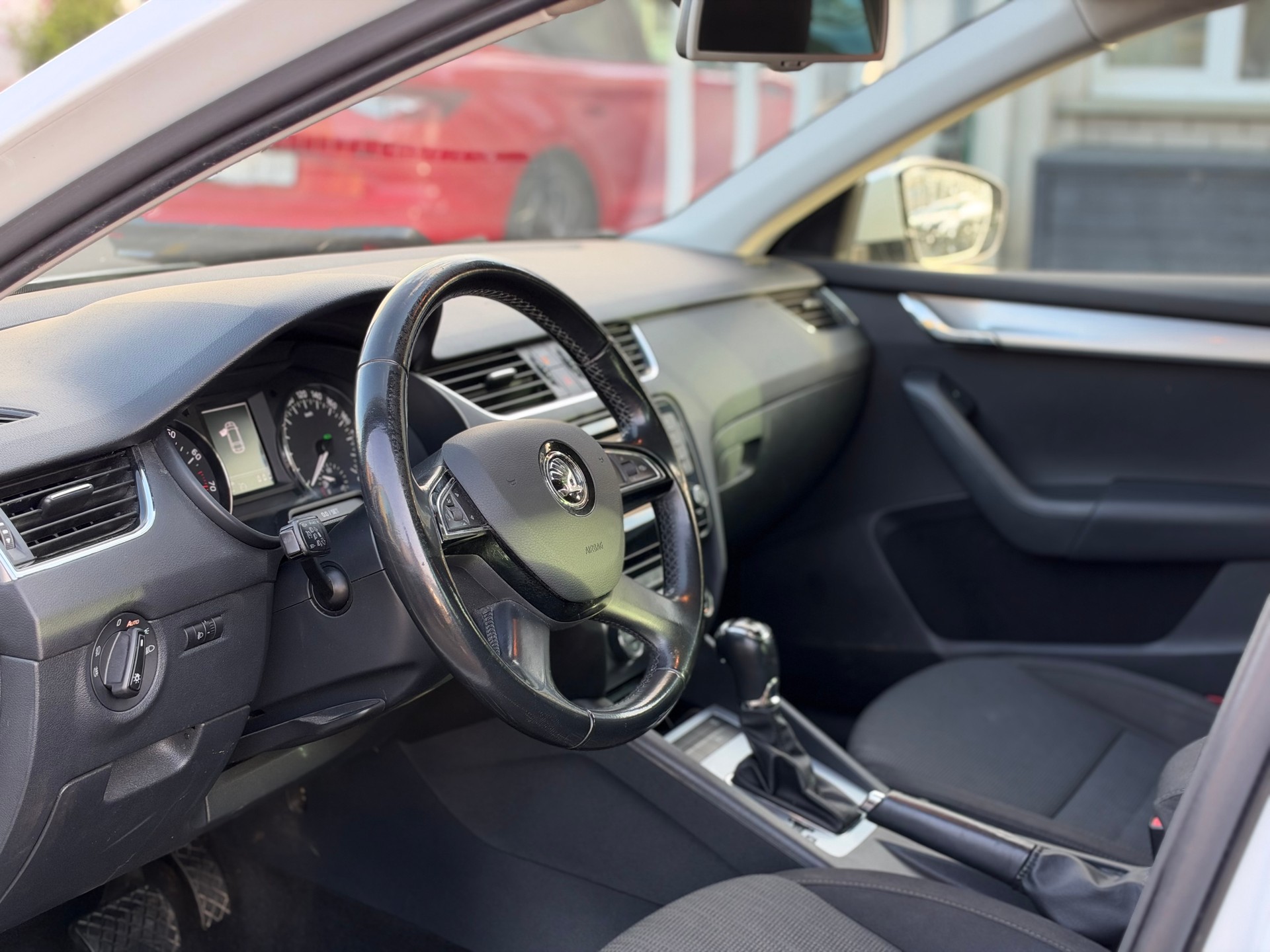 SKODA Octavia Combi 1.8 TSI Ambition 4x4 DSG-image-7