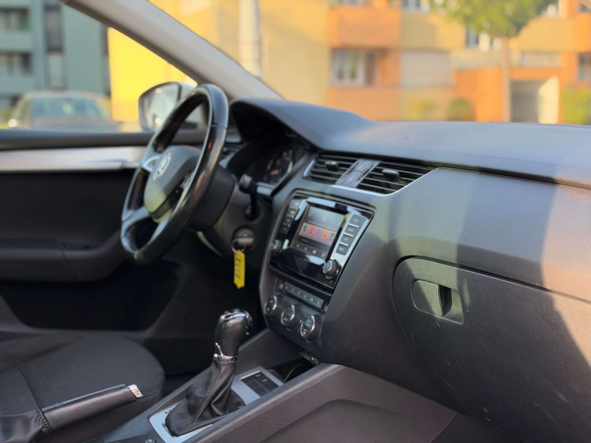 SKODA Octavia Combi 1.8 TSI Ambition 4x4 DSG-image-16