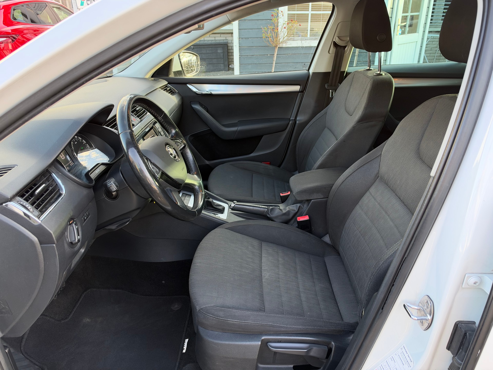 SKODA Octavia Combi 1.8 TSI Ambition 4x4 DSG-image-8