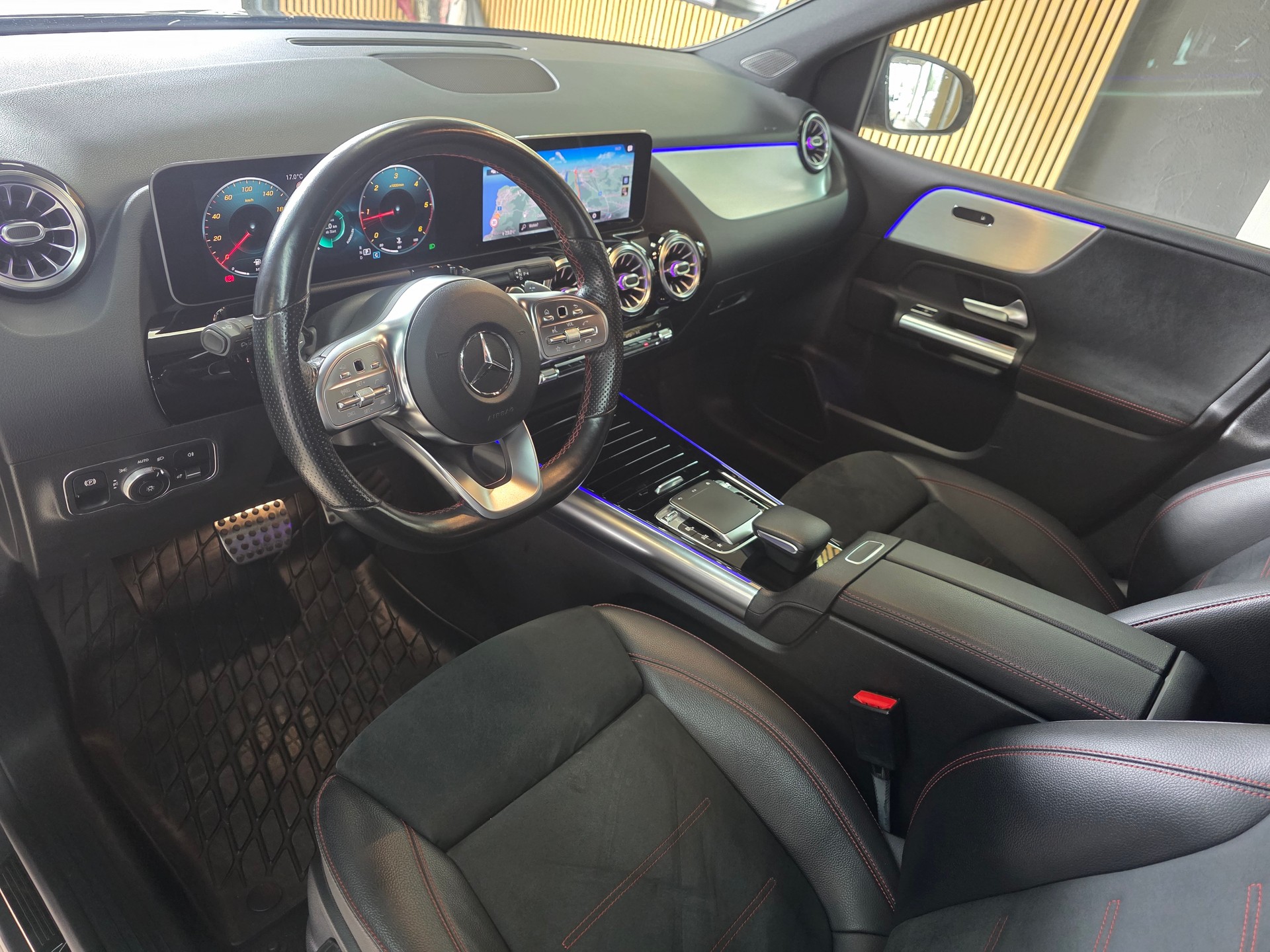 MERCEDES-BENZ B 200 d AMG Line 8G-DCT-image-7