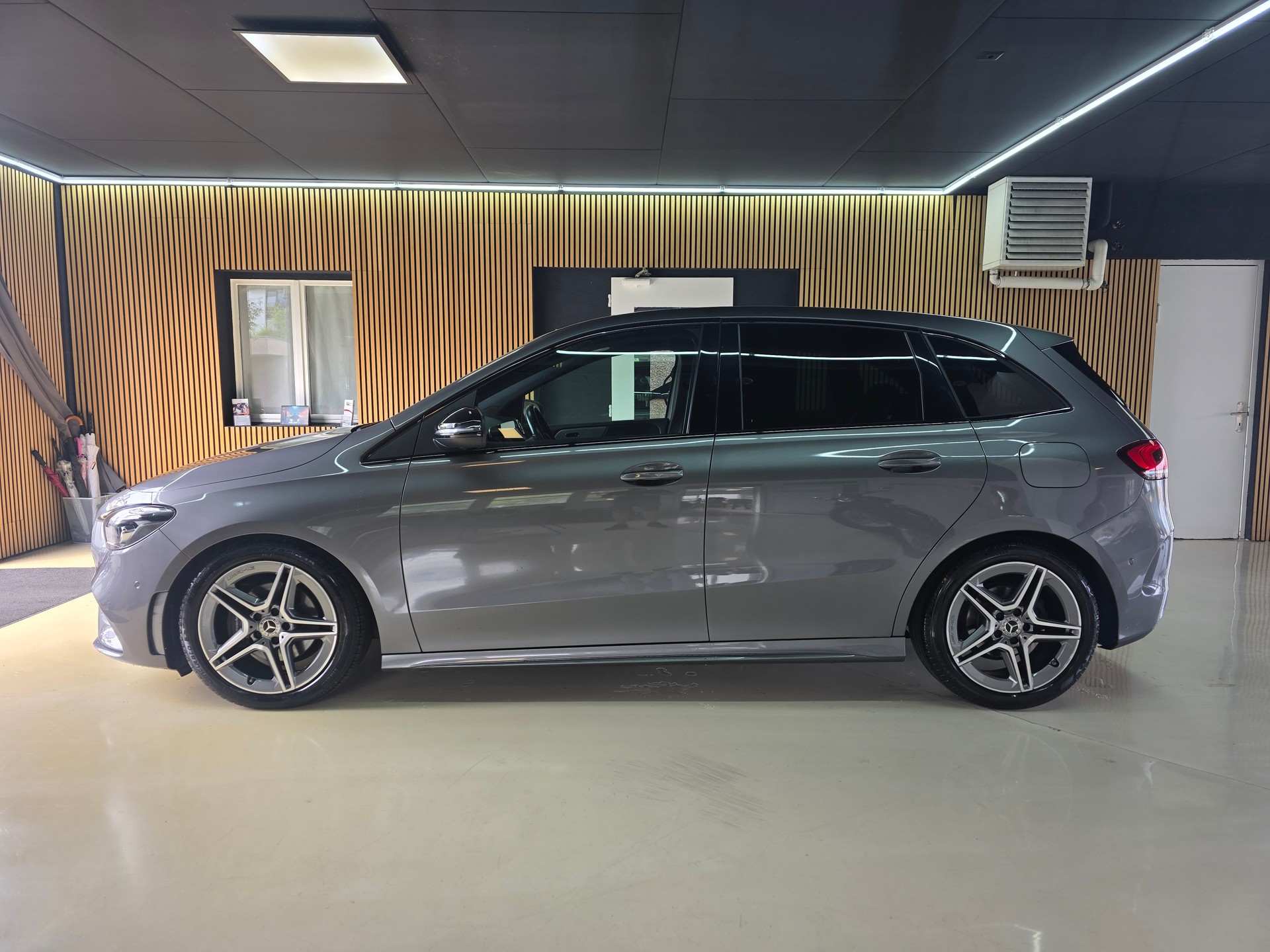 MERCEDES-BENZ B 200 d AMG Line 8G-DCT-image-3