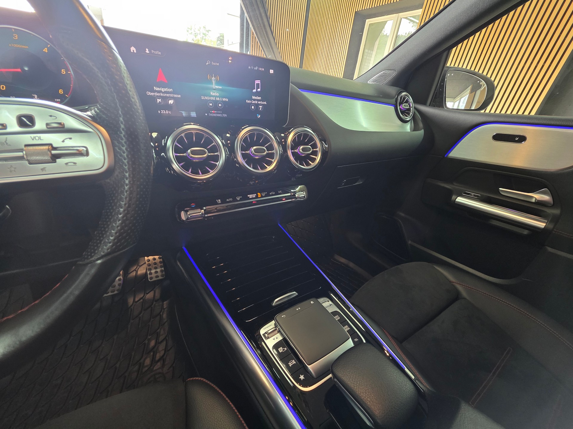 MERCEDES-BENZ B 200 d AMG Line 8G-DCT-image-12