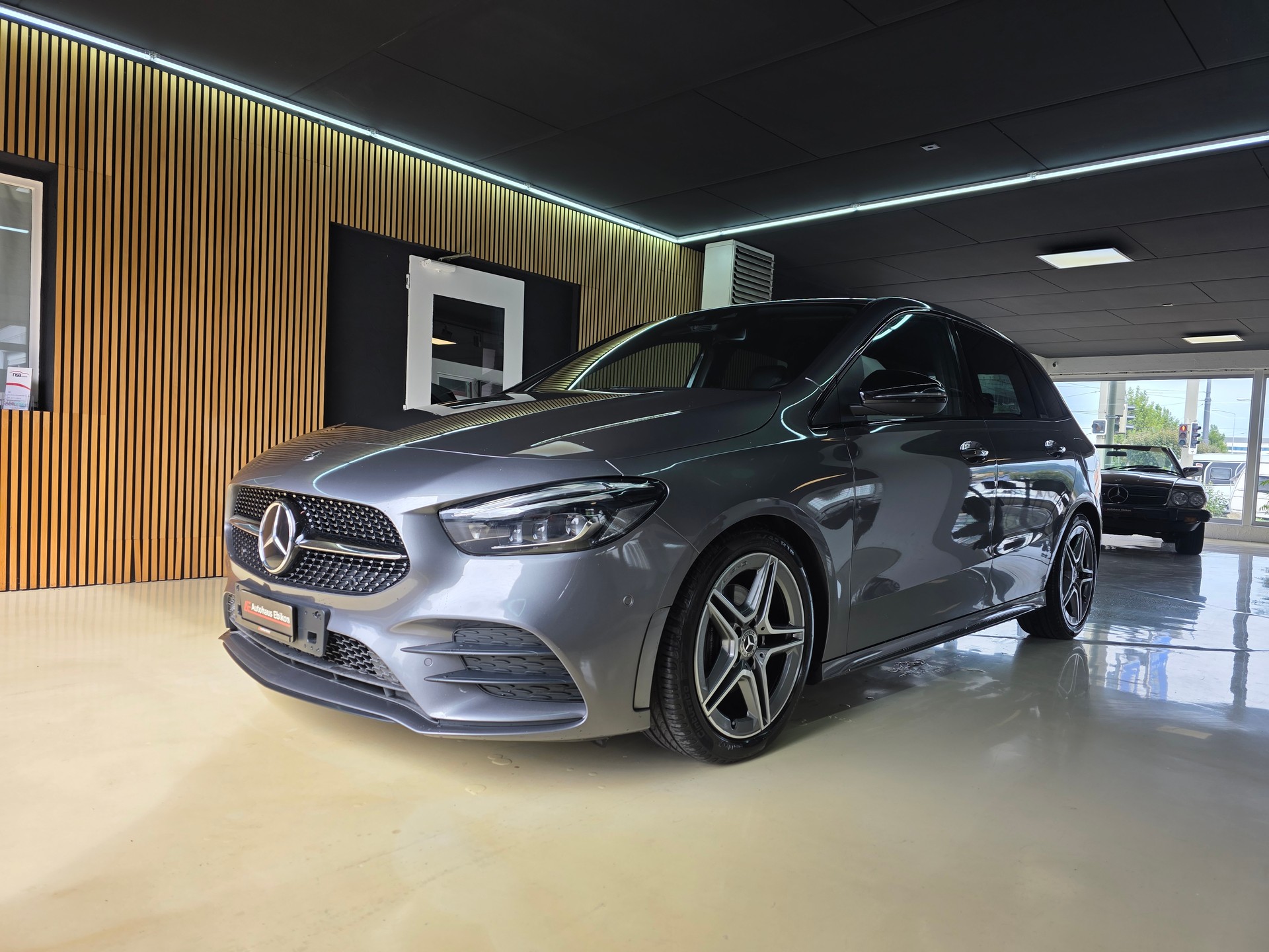 MERCEDES-BENZ B 200 d AMG Line 8G-DCT-image-2