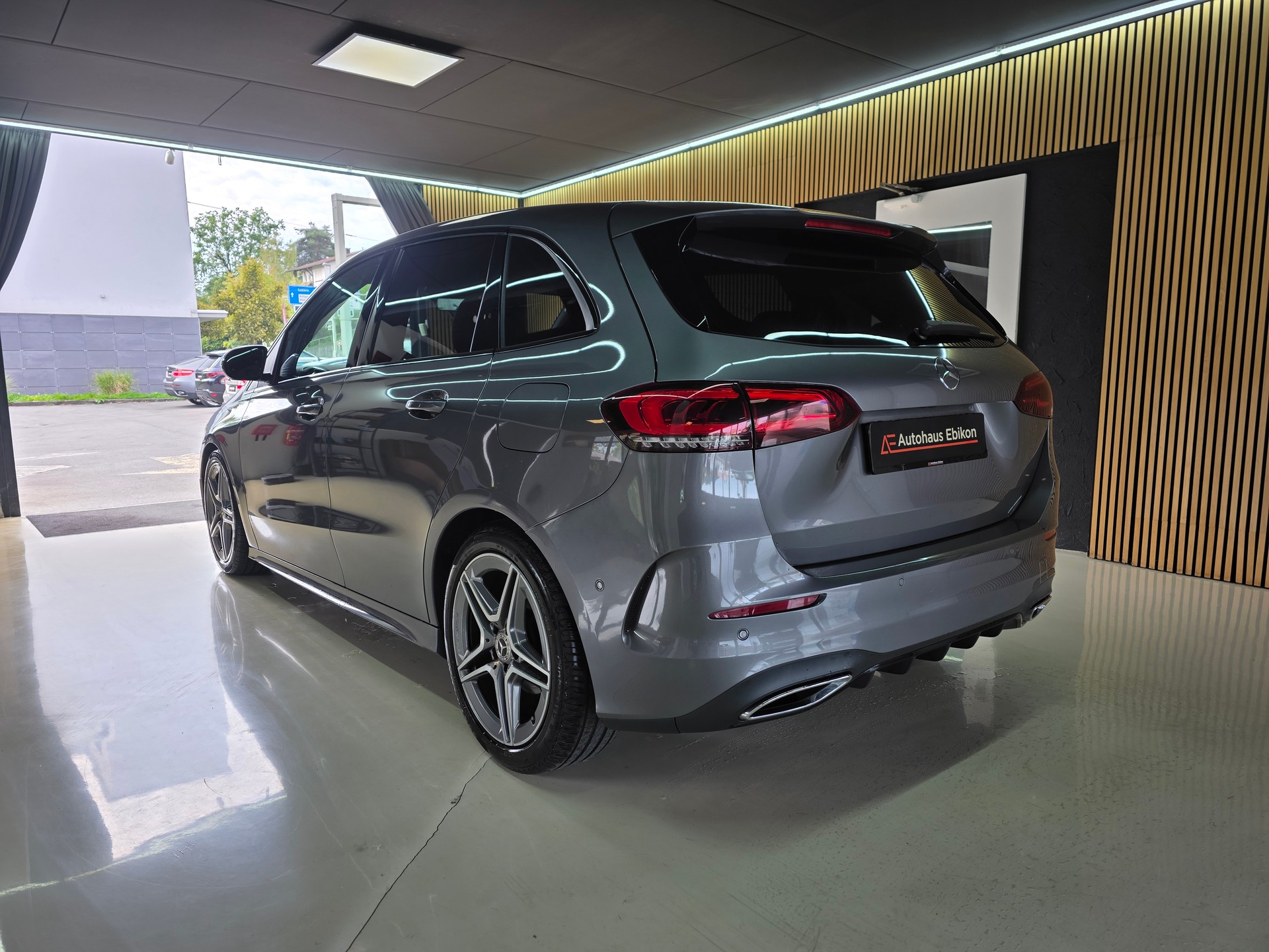 MERCEDES-BENZ B 200 d AMG Line 8G-DCT-image-4