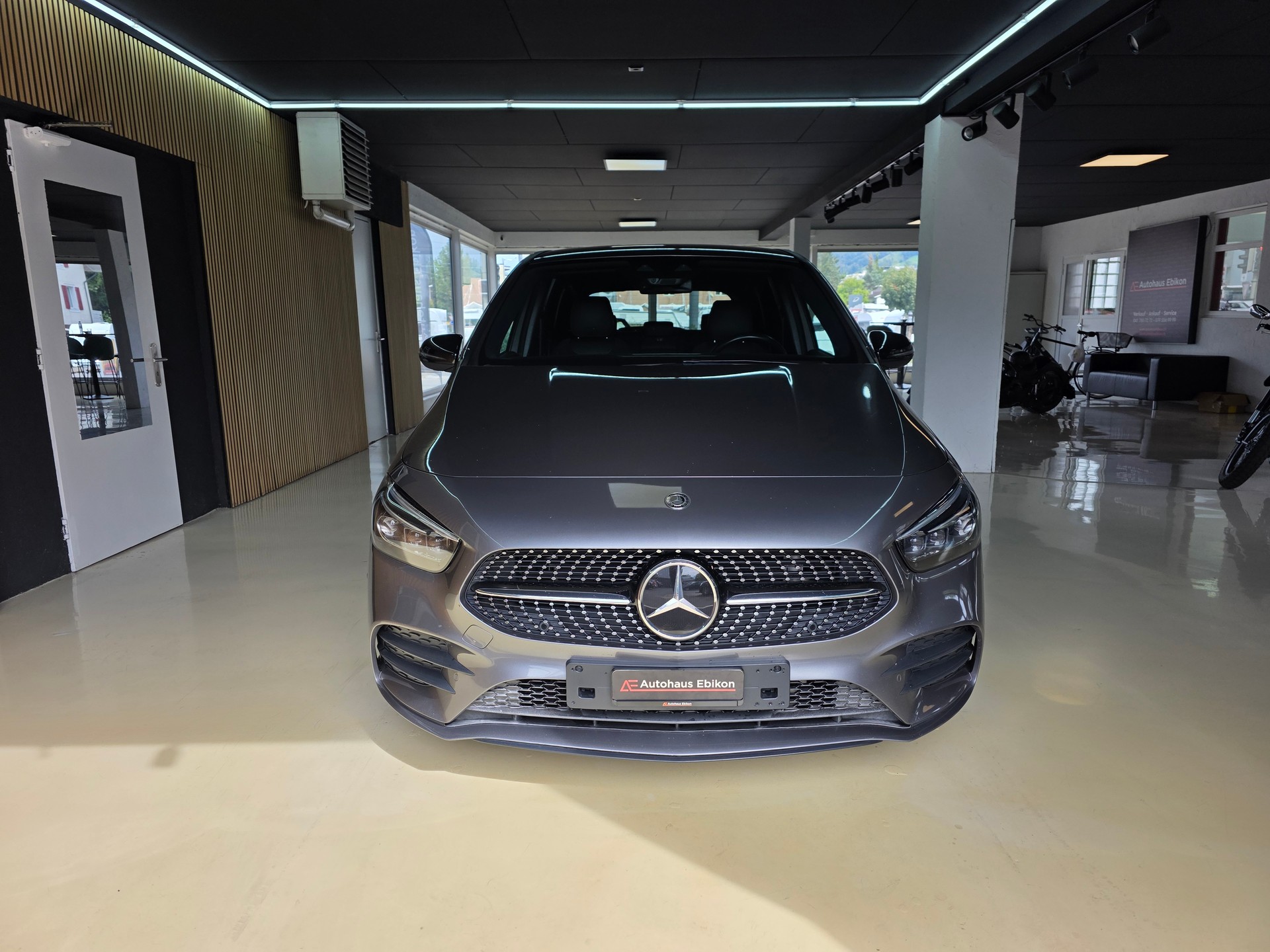 MERCEDES-BENZ B 200 d AMG Line 8G-DCT-image-1