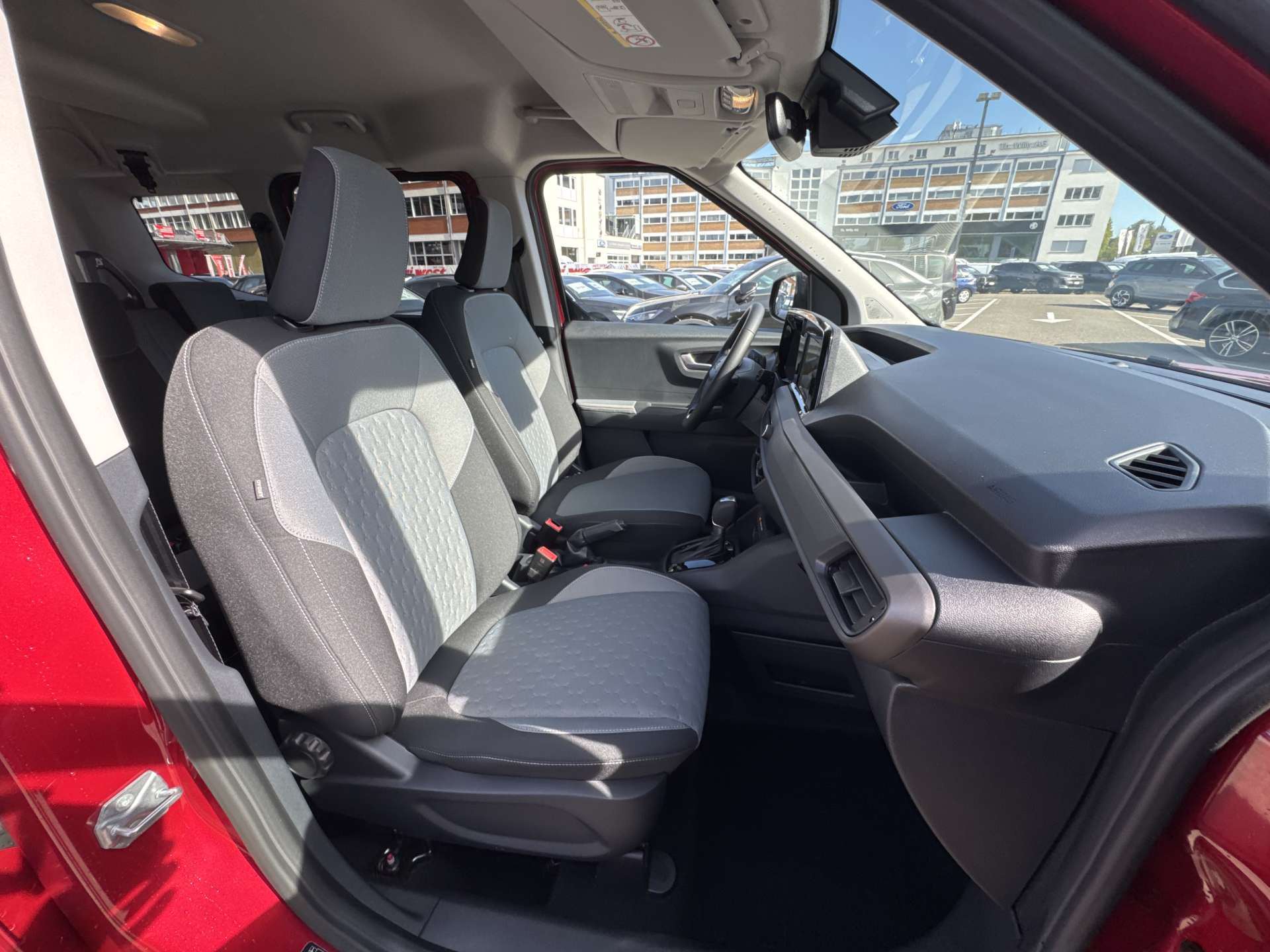 FORD Tourneo Courier 1.0 EcoBoost Titanium Automat-image-12