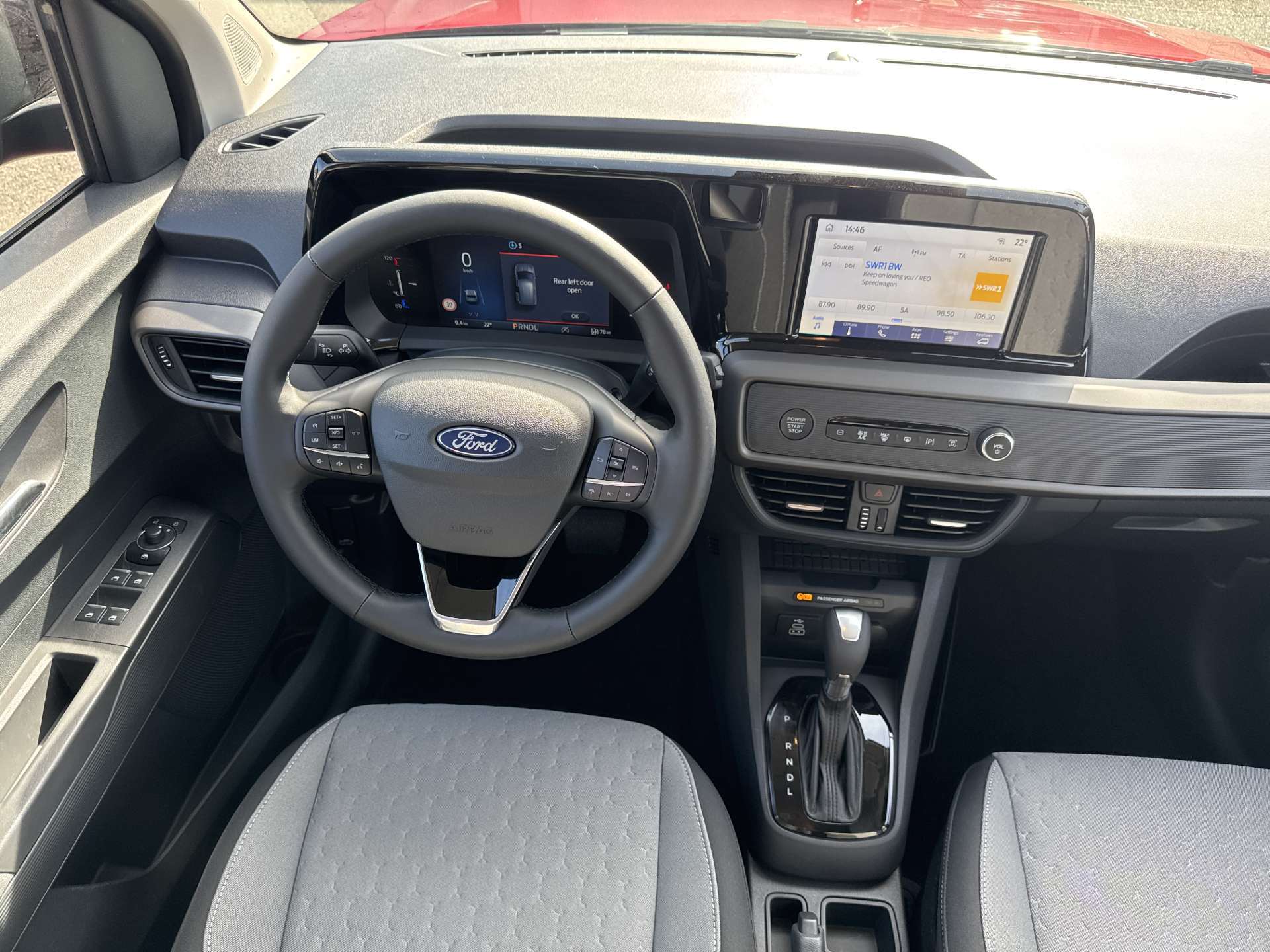 FORD Tourneo Courier 1.0 EcoBoost Titanium Automat-image-4