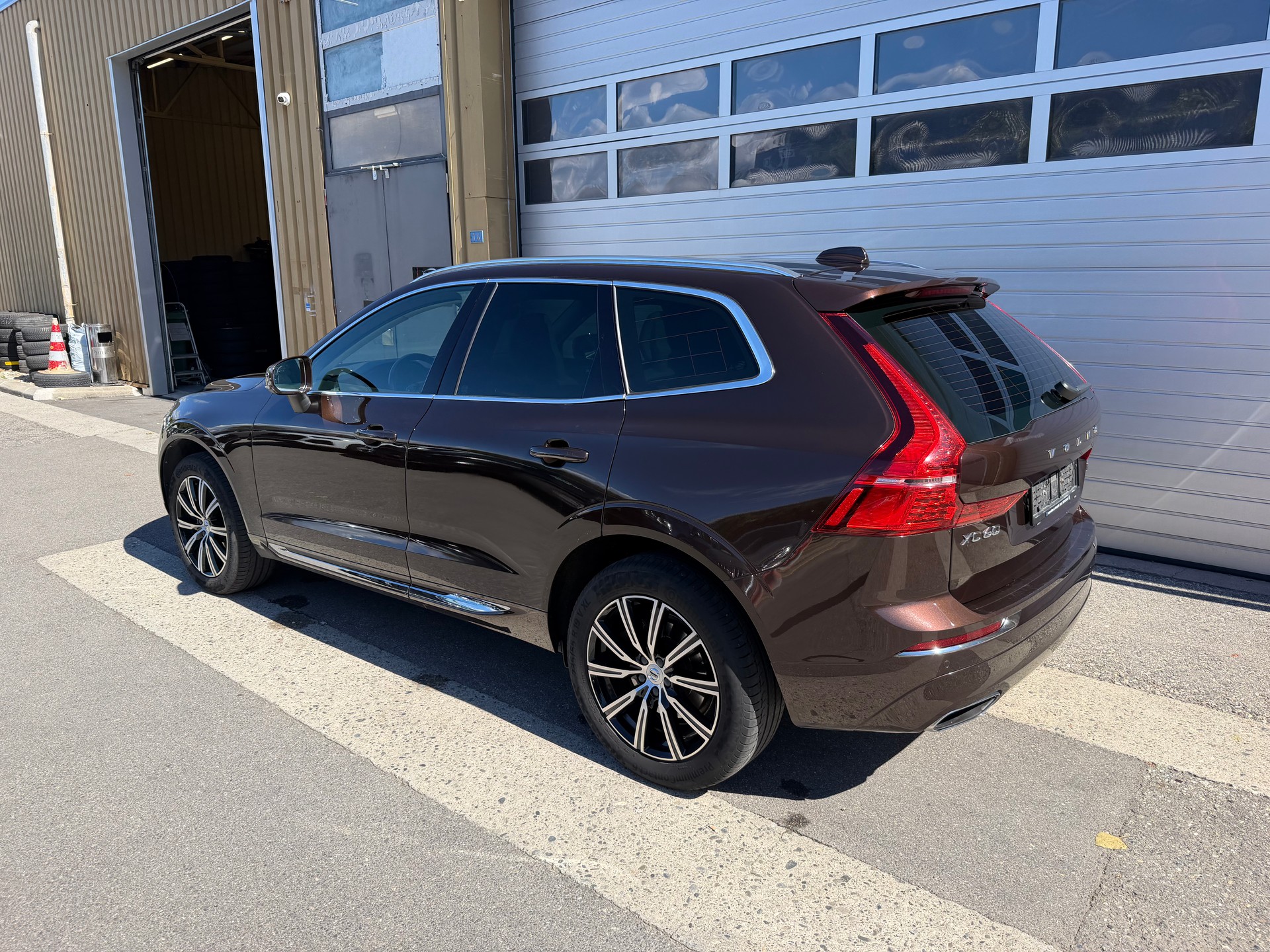 VOLVO XC60 D5 AWD Momentum Geartronic-image-3