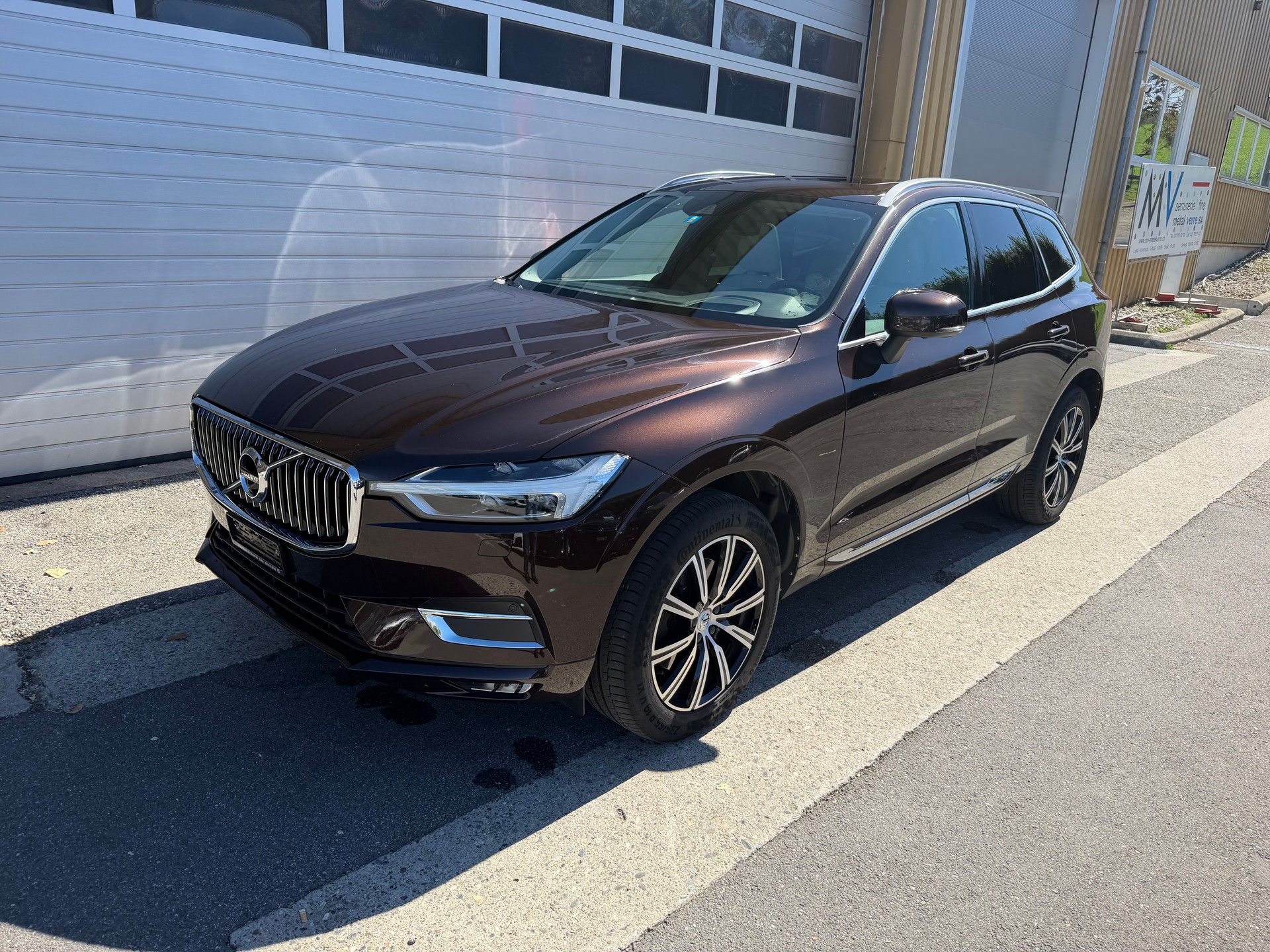 VOLVO XC60 D5 AWD Momentum Geartronic-image-1