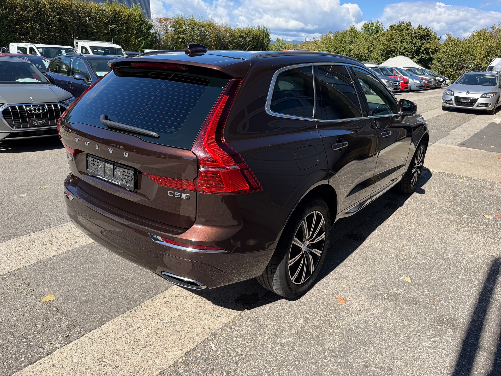 VOLVO XC60 D5 AWD Momentum Geartronic-image-9