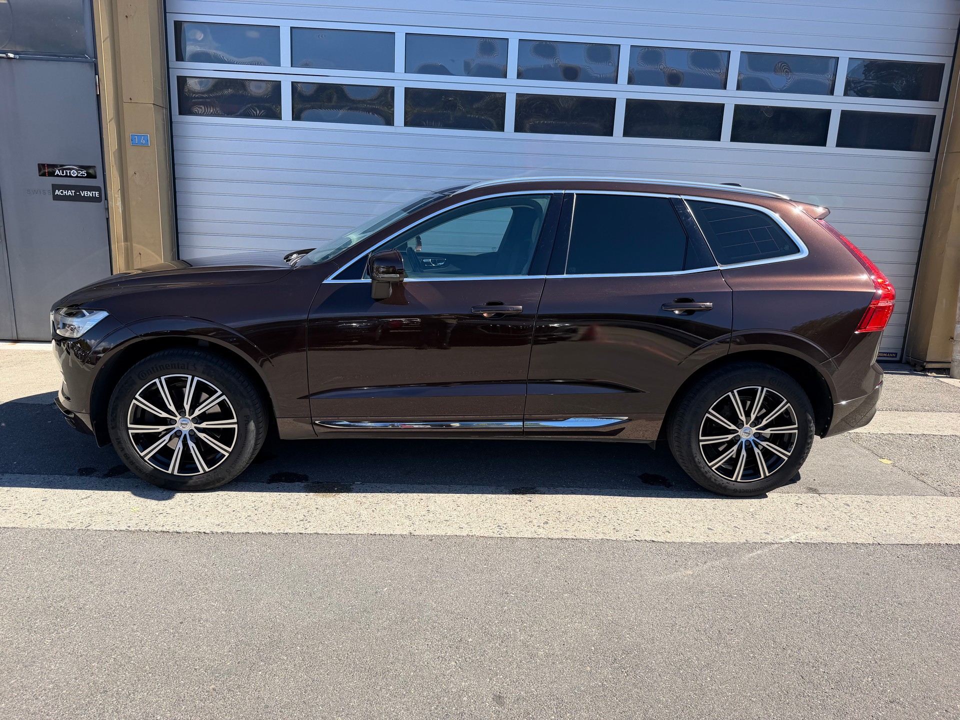 VOLVO XC60 D5 AWD Momentum Geartronic-image-2