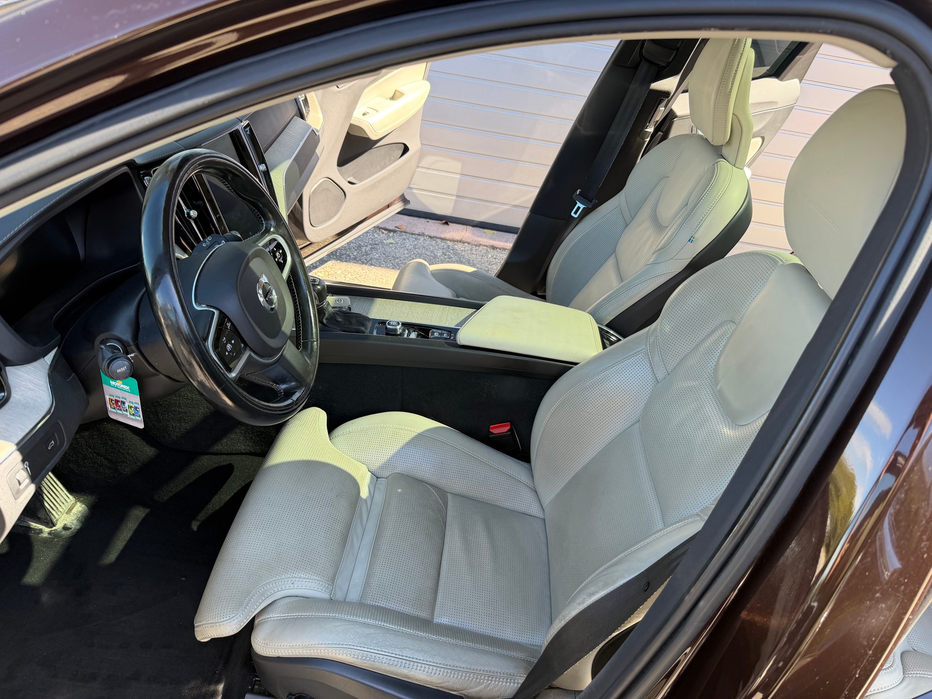 VOLVO XC60 D5 AWD Momentum Geartronic-image-6