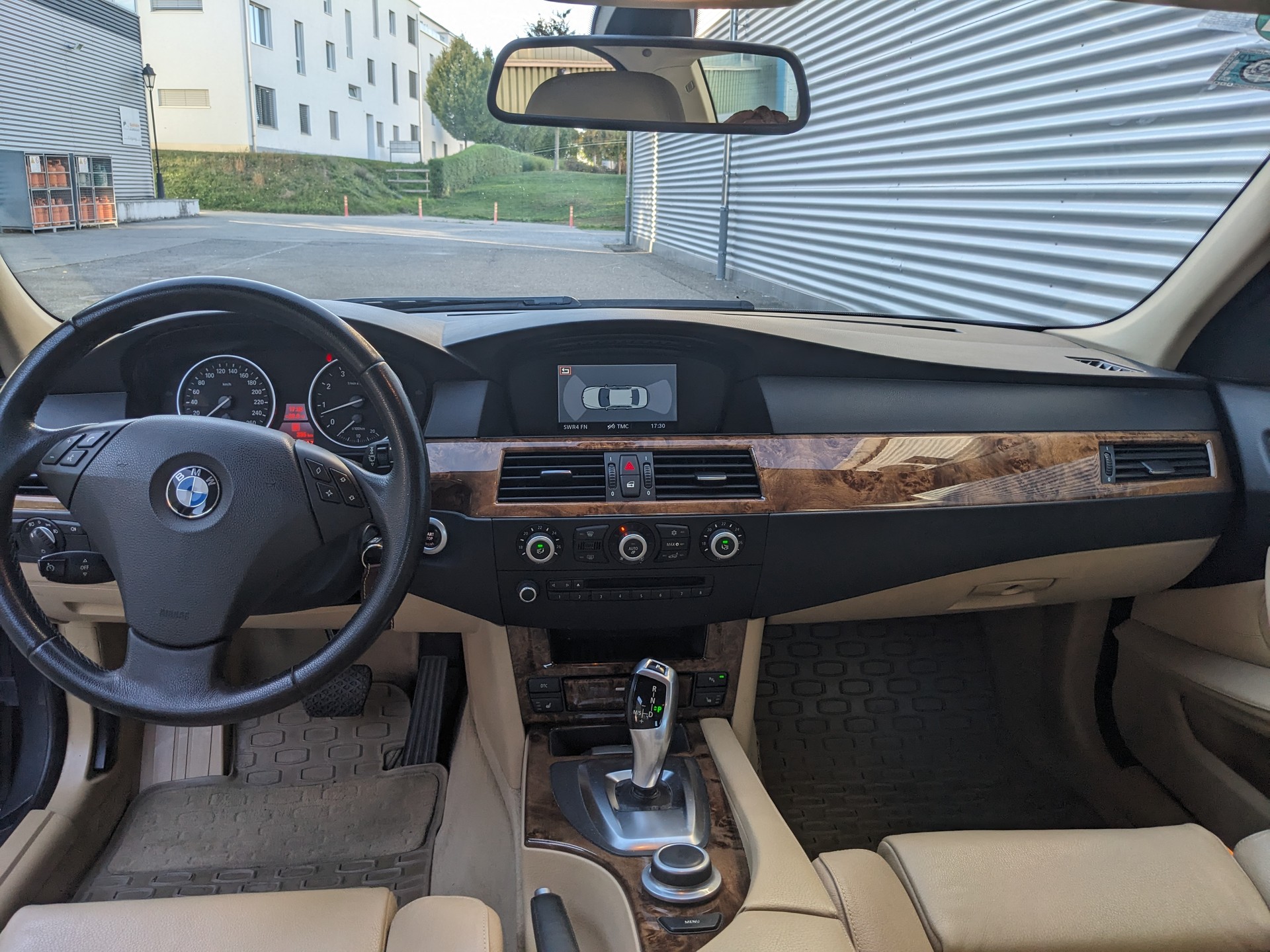 BMW 530i-image-3