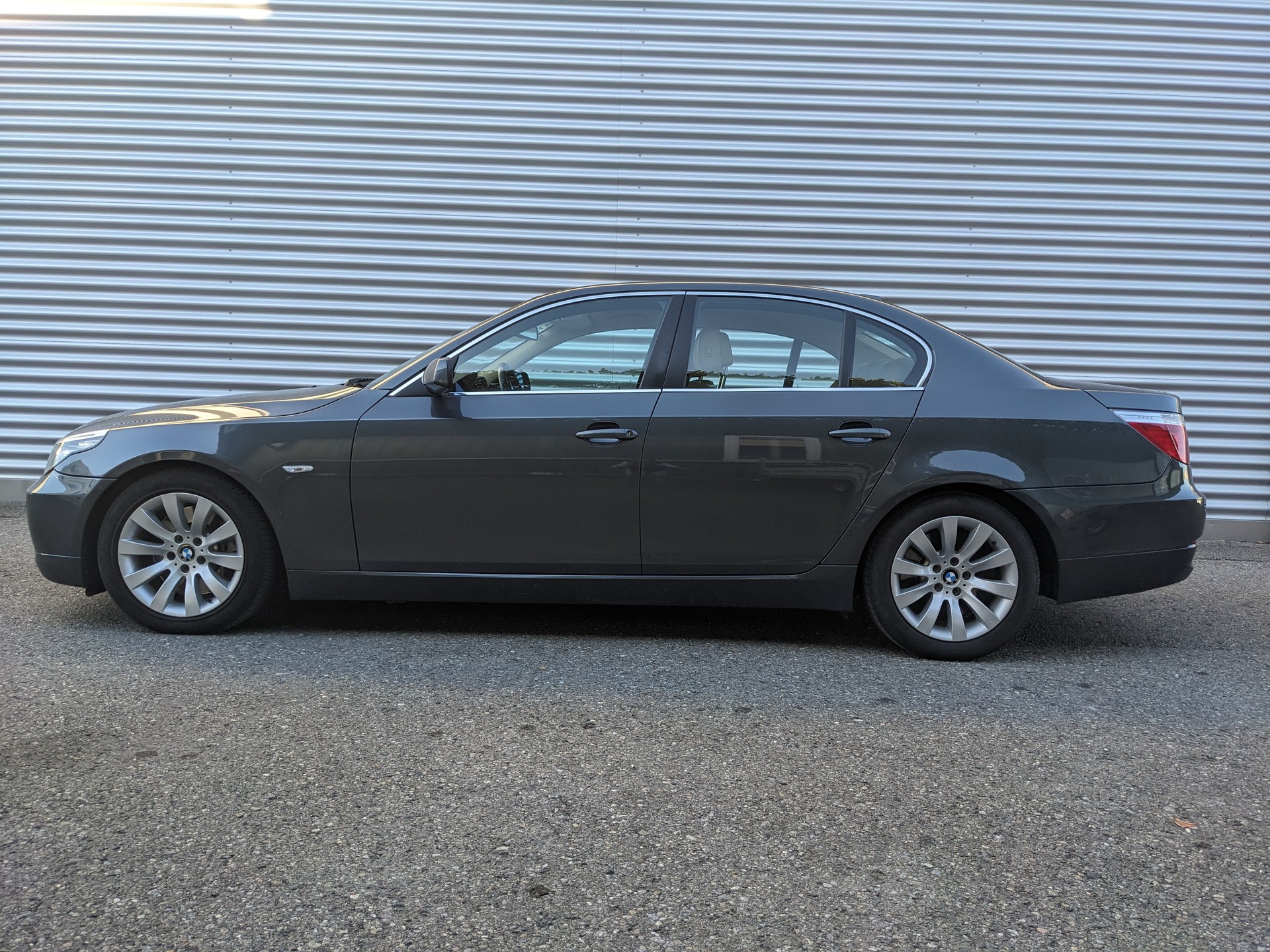BMW 530i-image-1