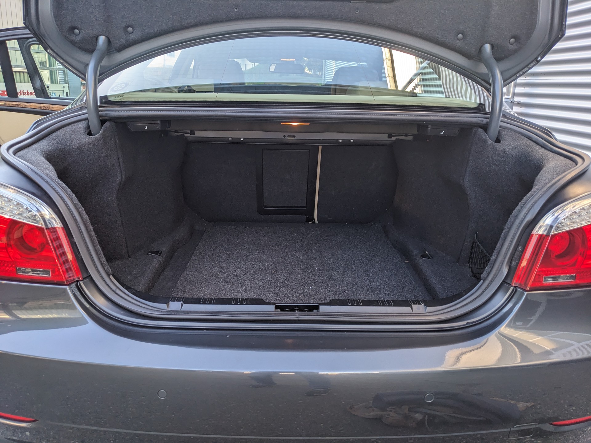 BMW 530i-image-2