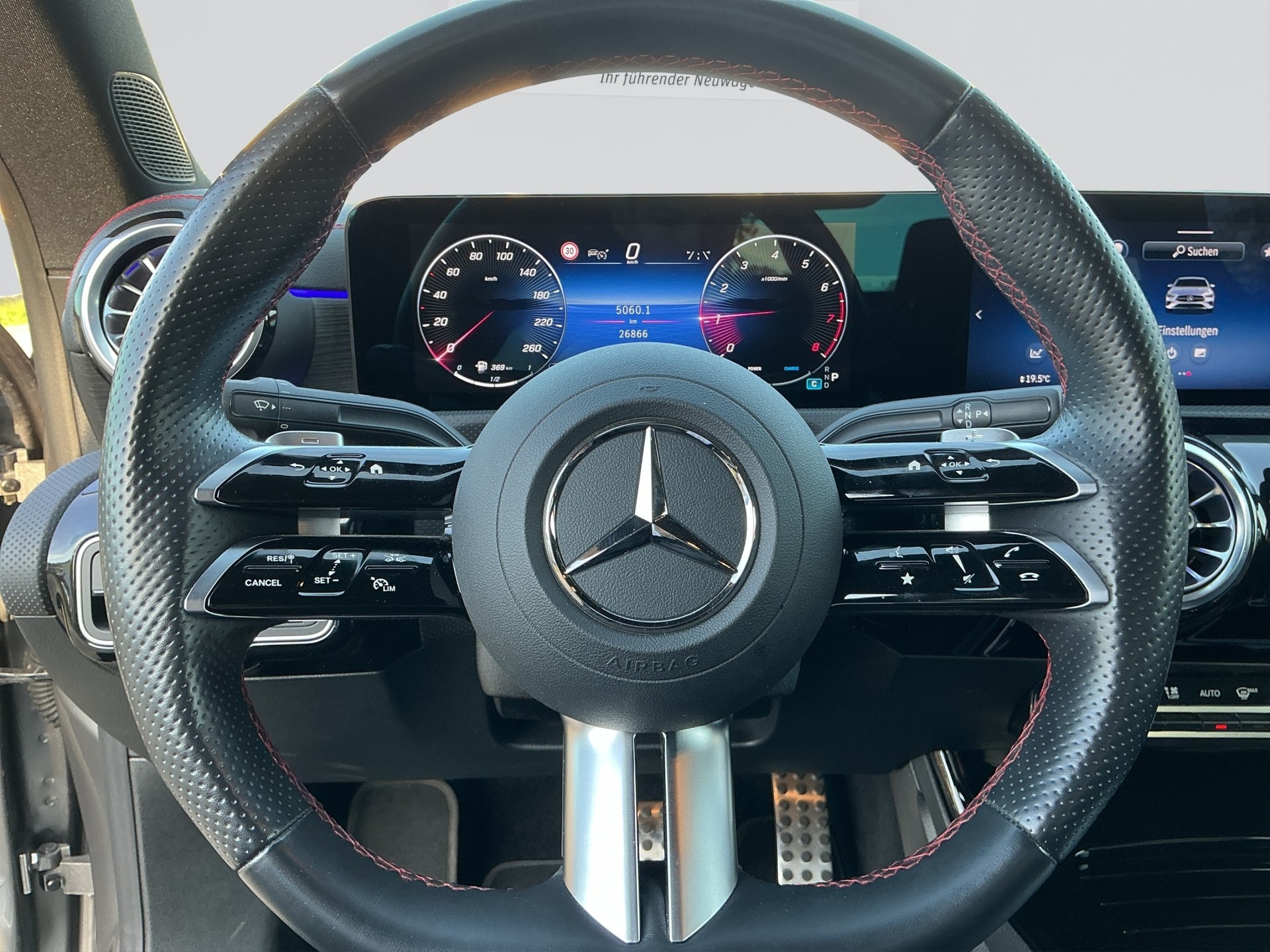 MERCEDES-BENZ CLA 180 AMG Line Night 7G-DCT-image-8