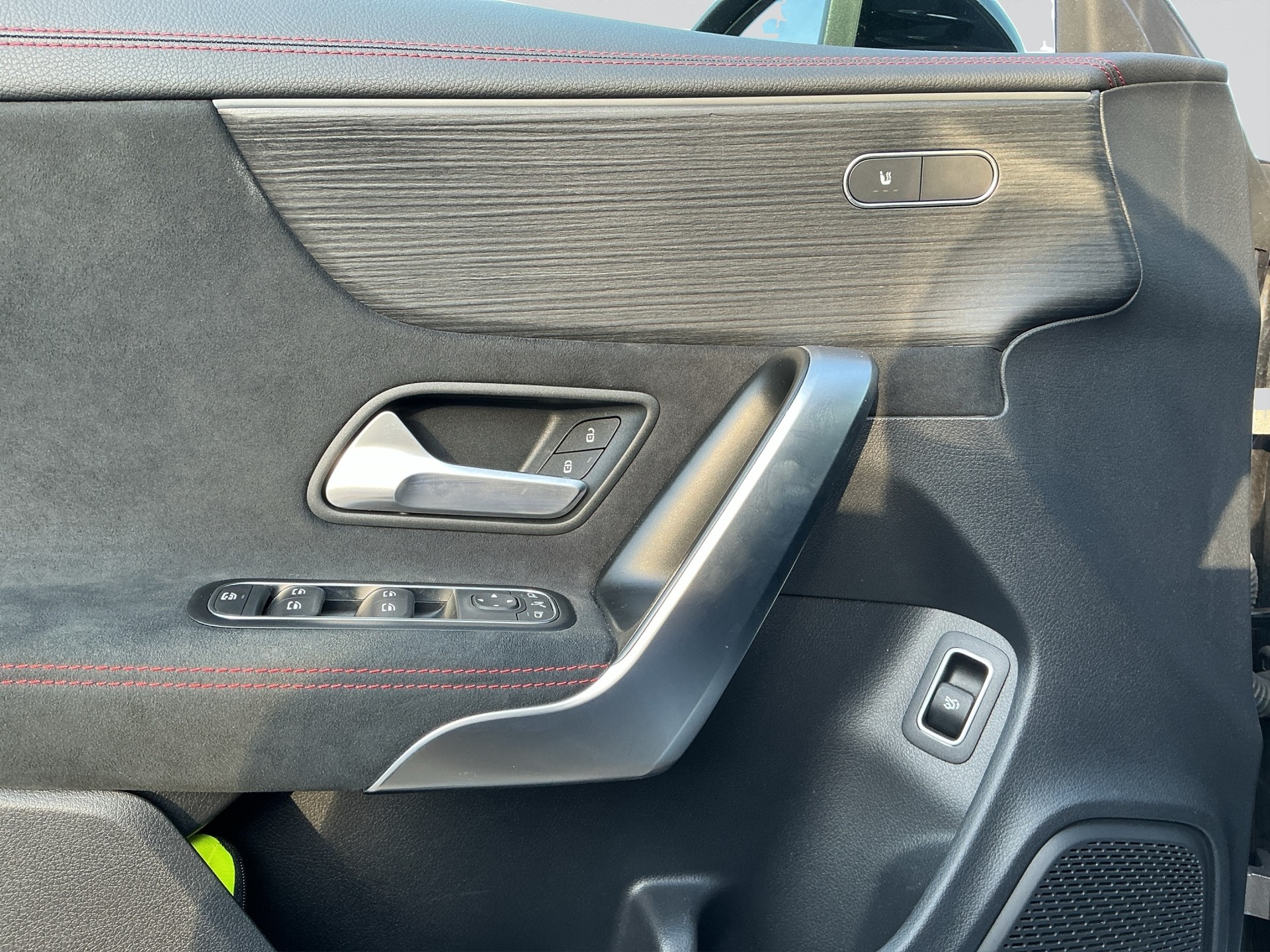 MERCEDES-BENZ CLA 180 AMG Line Night 7G-DCT-image-7