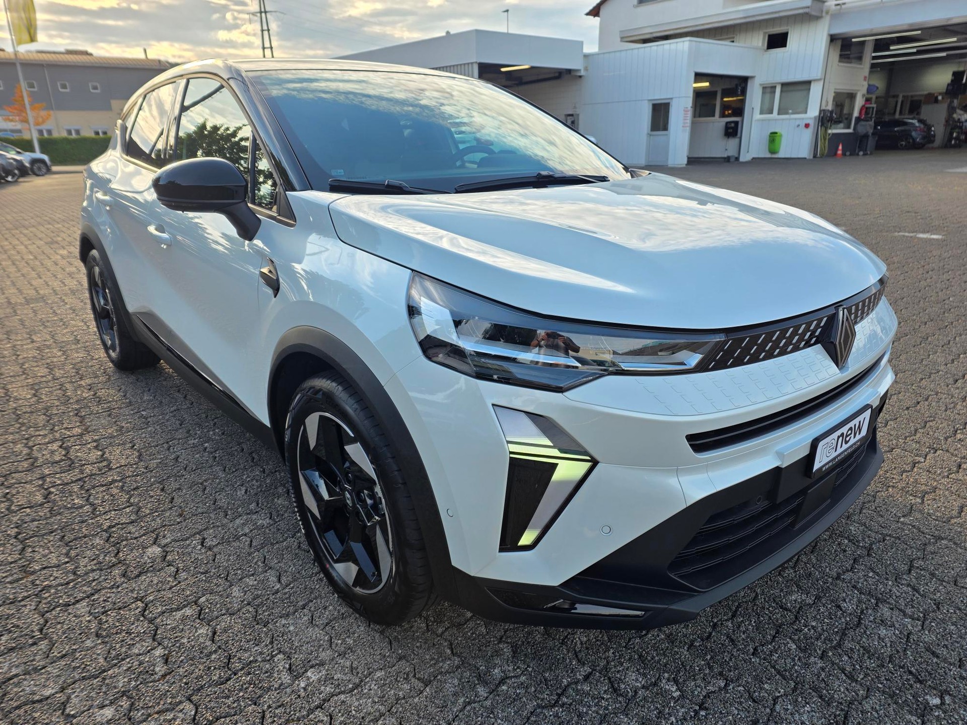 RENAULT Captur 1.8 E-Tech techno-image-4