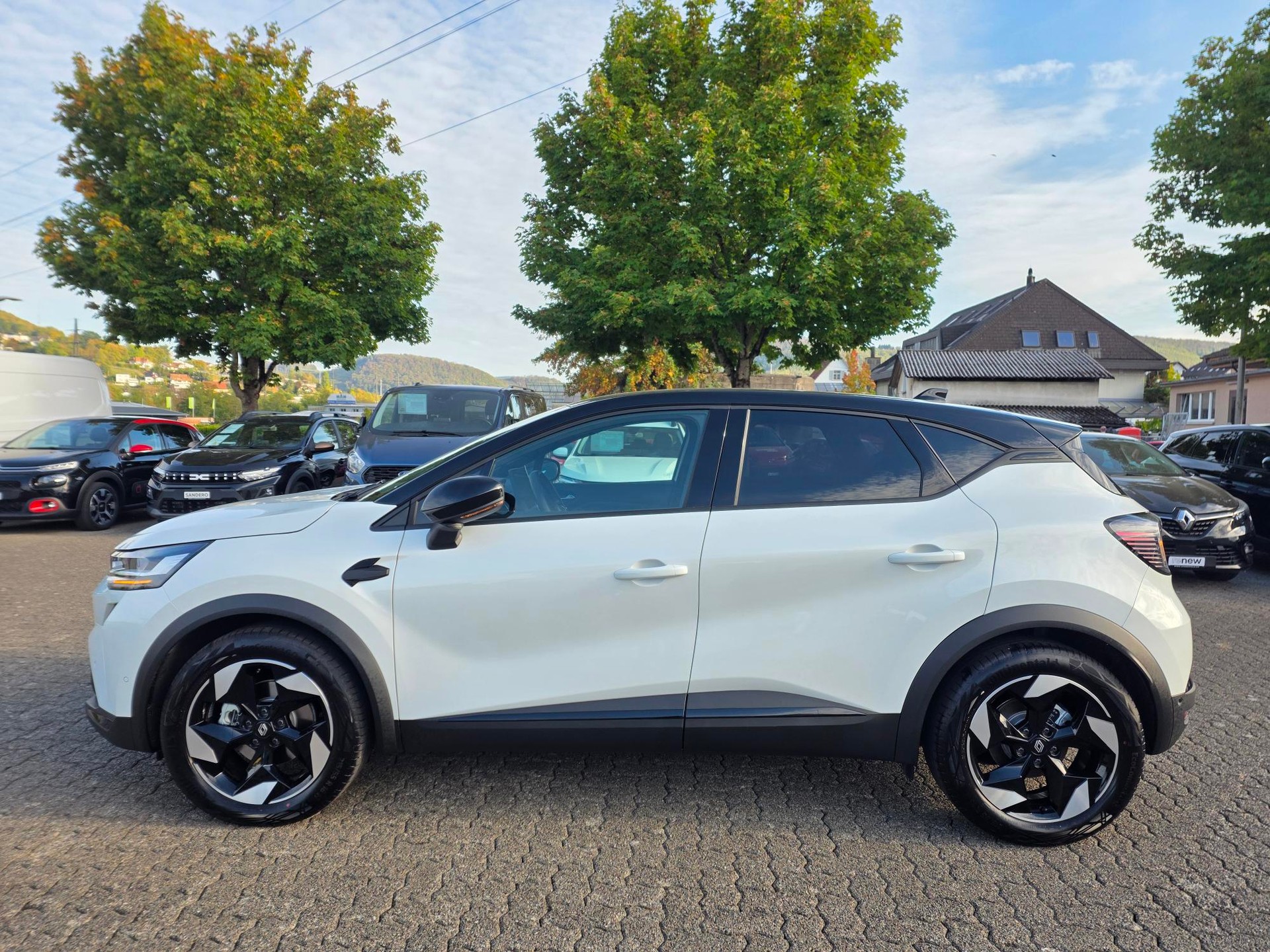 RENAULT Captur 1.8 E-Tech techno-image-1