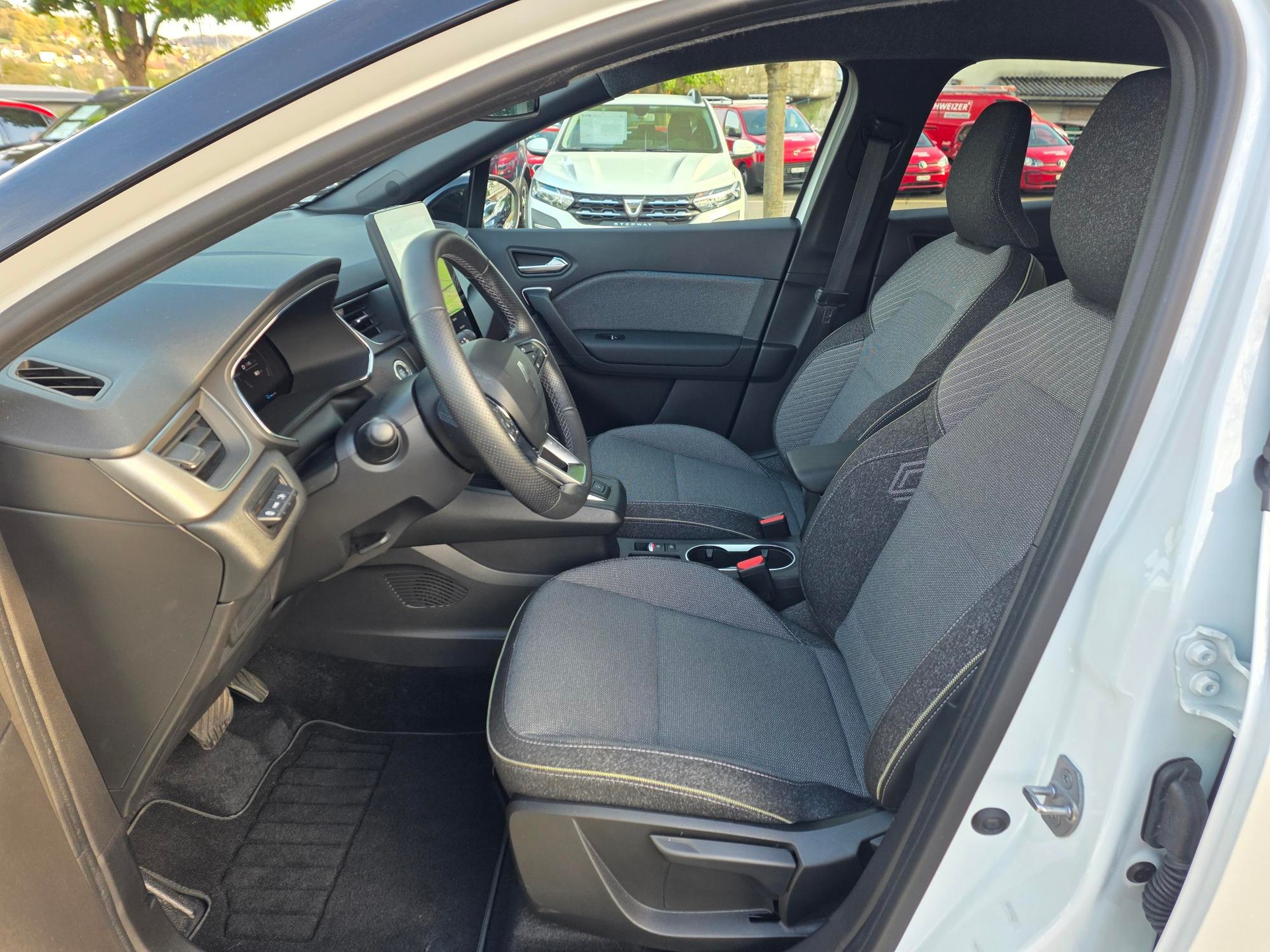 RENAULT Captur 1.8 E-Tech techno-image-5