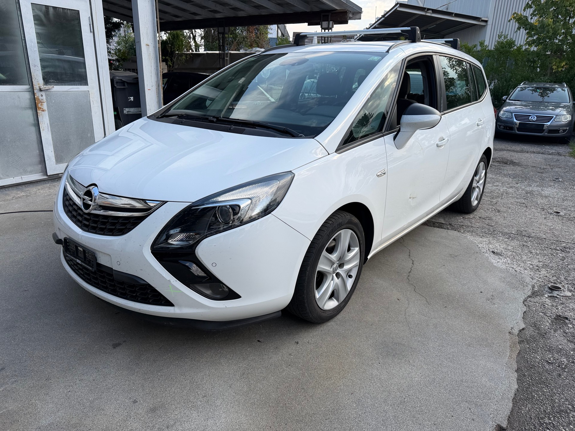 OPEL Zafira Tourer 1.4i 16V Cosmo-image-2