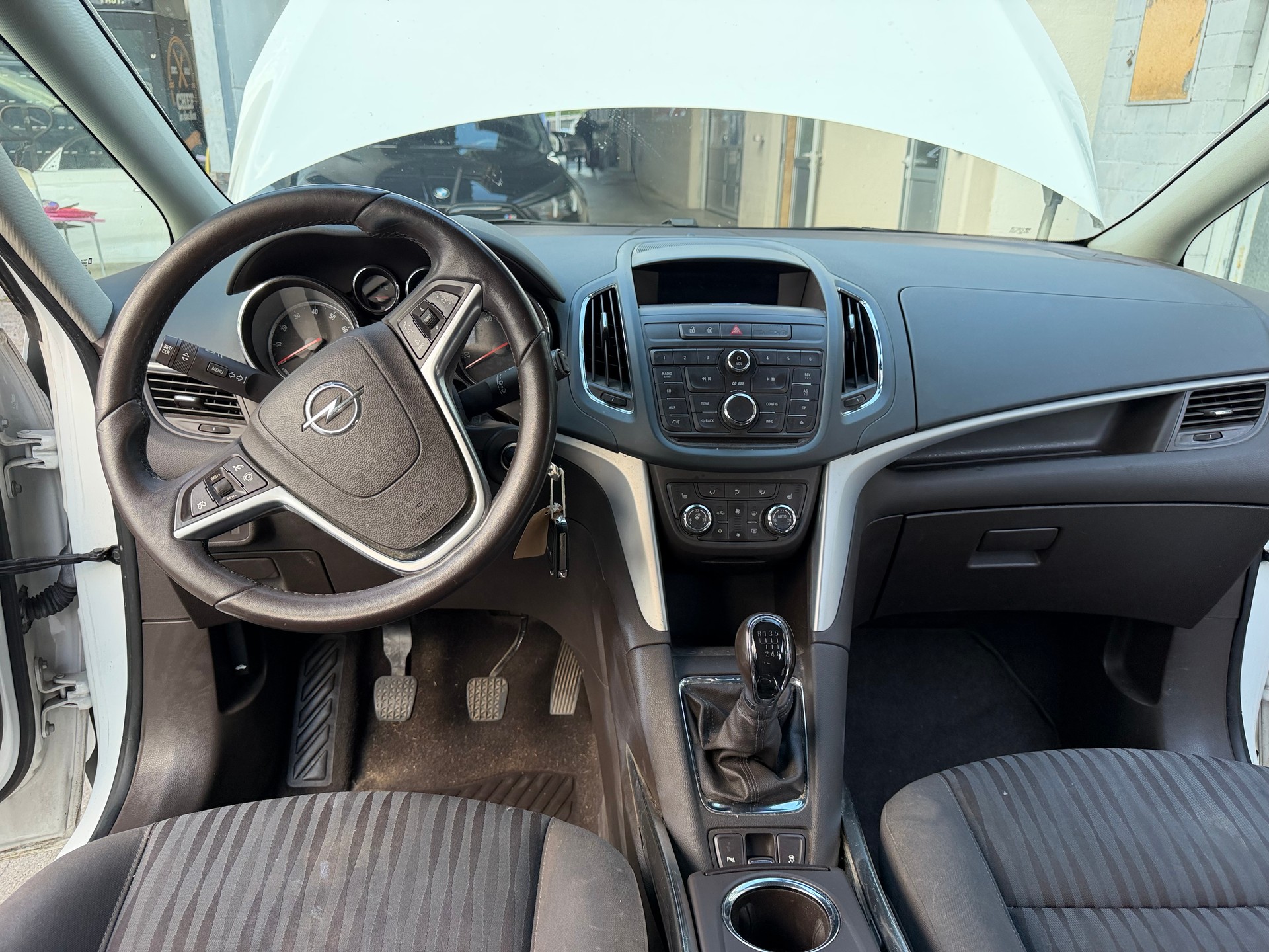 OPEL Zafira Tourer 1.4i 16V Cosmo-image-9