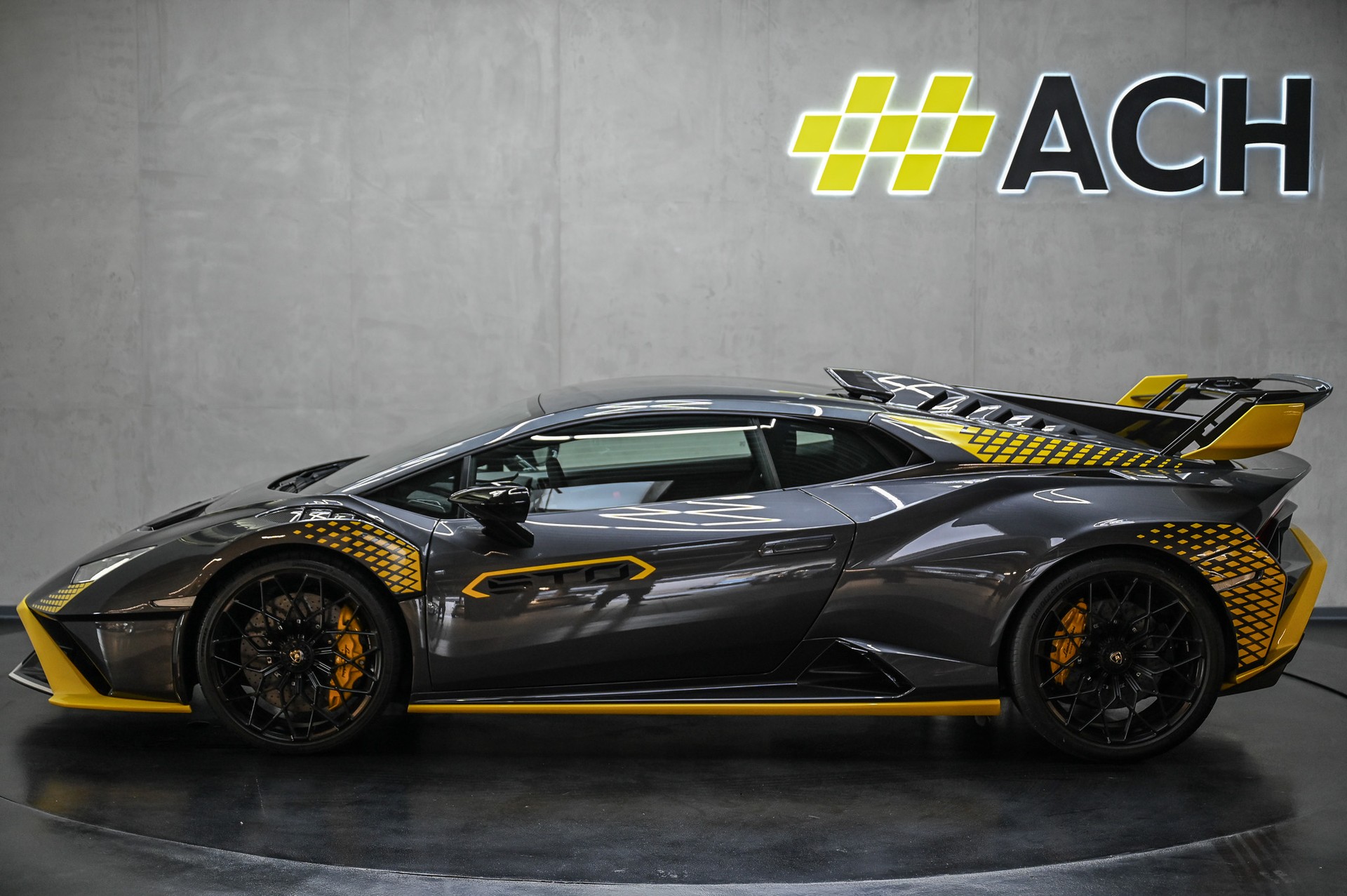 LAMBORGHINI Huracan Coupé 5.2 STO-showroom-element-1