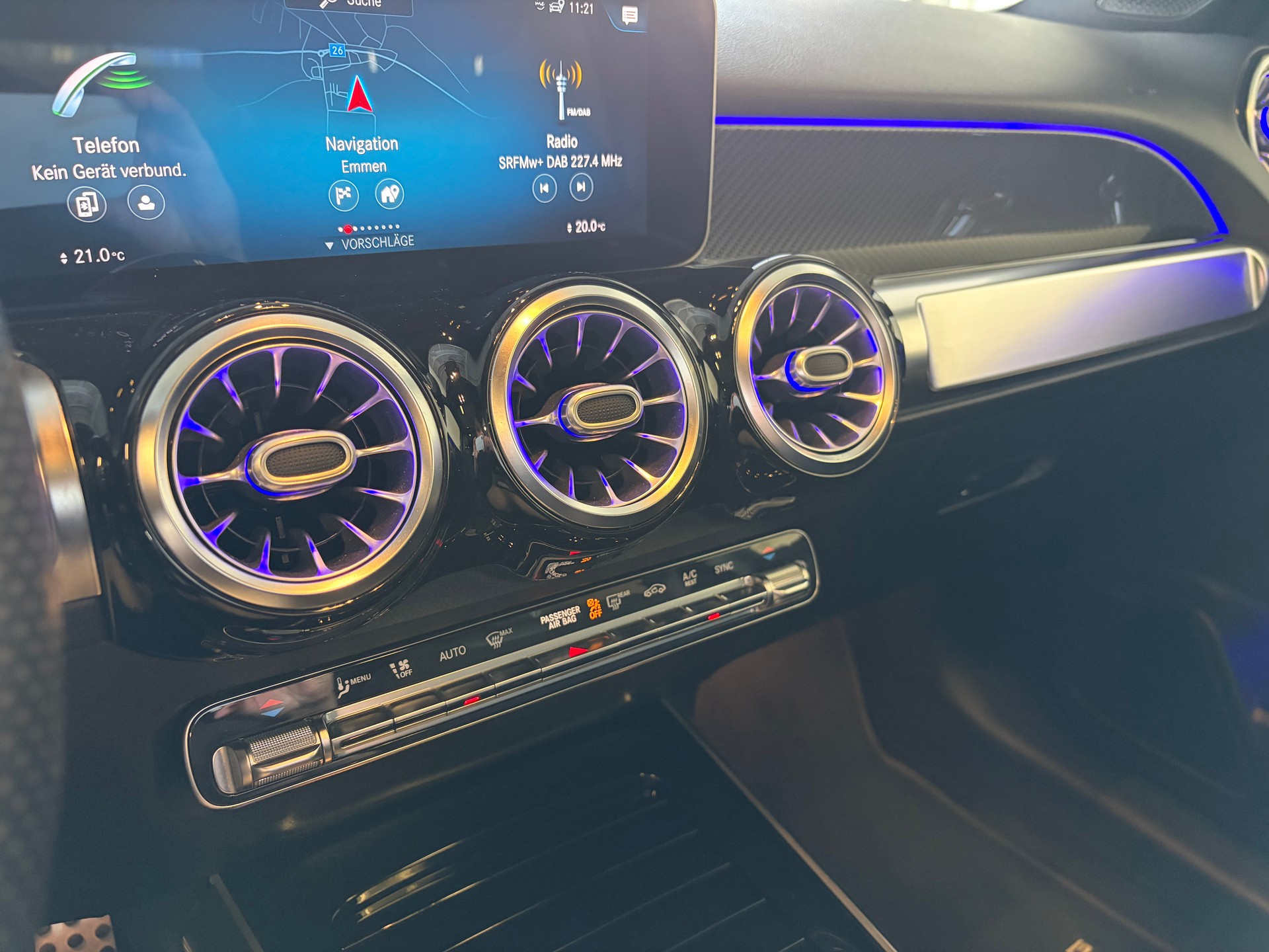 MERCEDES-BENZ GLB 250 4Matic AMG Line 8G-Tronic-image-8