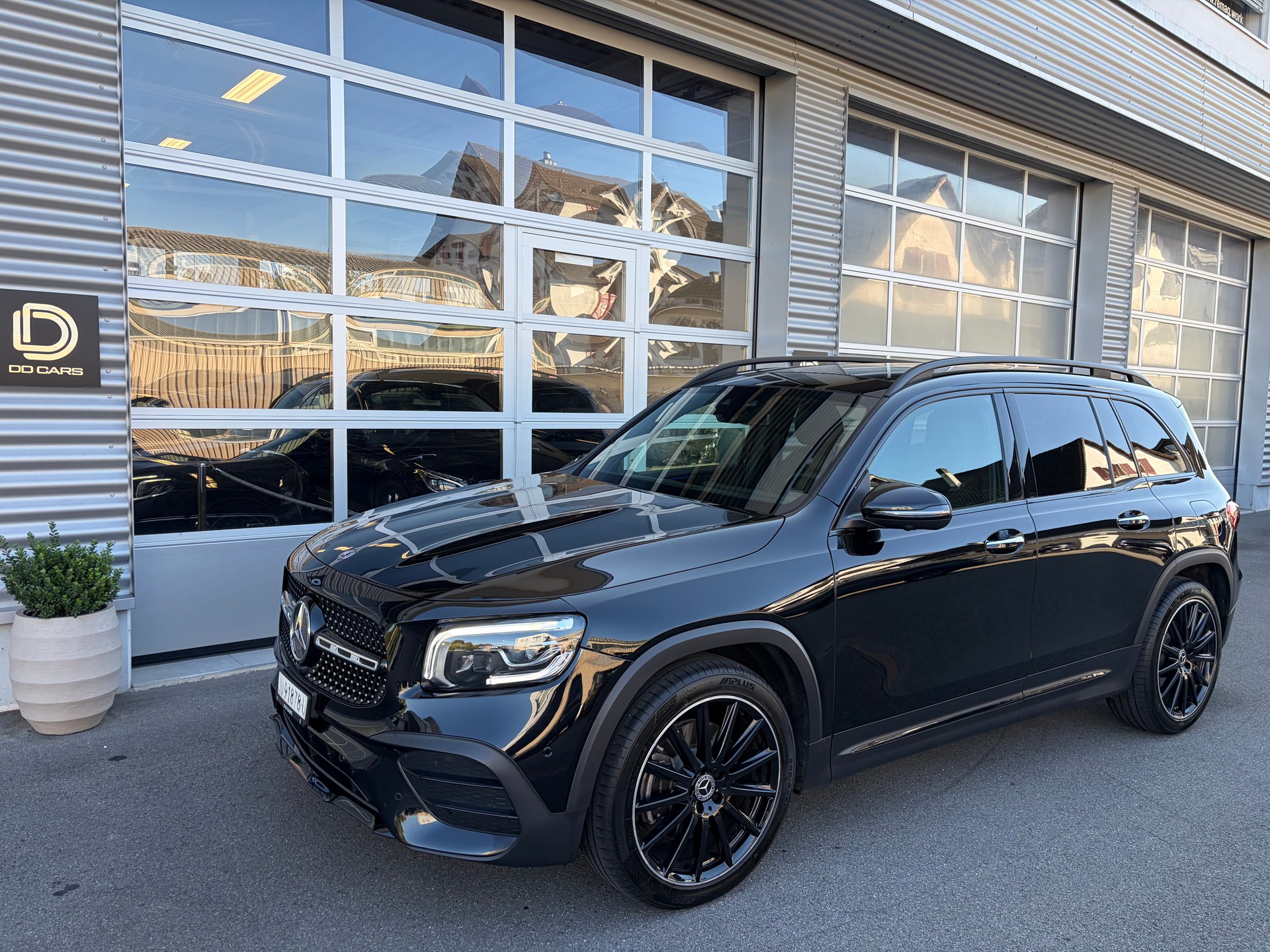 MERCEDES-BENZ GLB 250 4Matic AMG Line 8G-Tronic-image-3