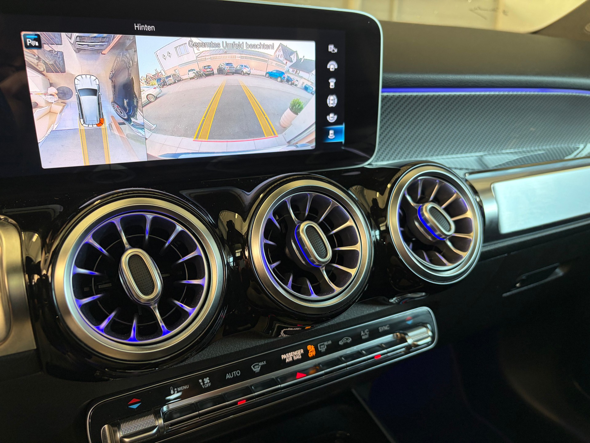 MERCEDES-BENZ GLB 250 4Matic AMG Line 8G-Tronic-image-14