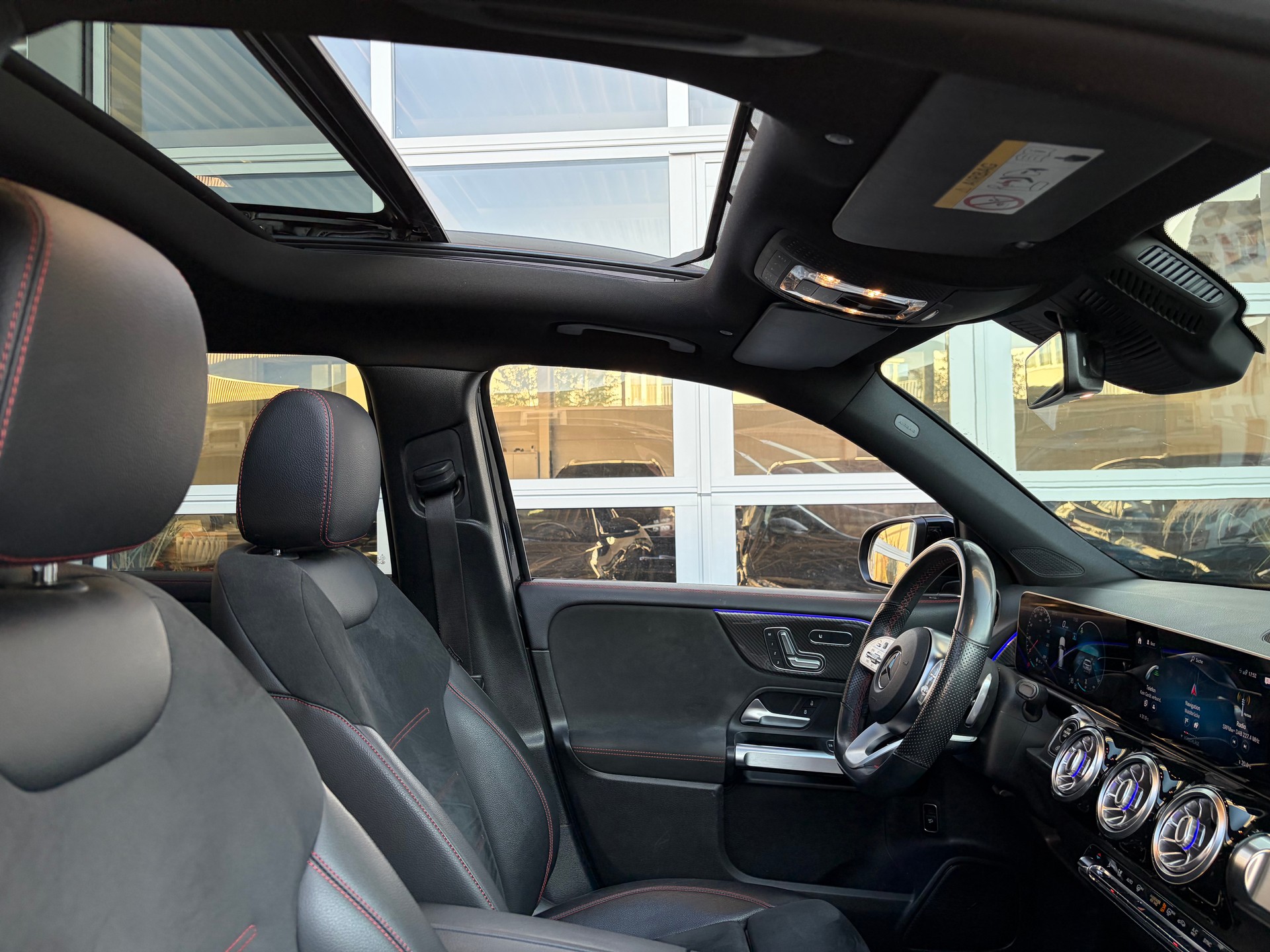 MERCEDES-BENZ GLB 250 4Matic AMG Line 8G-Tronic-image-12