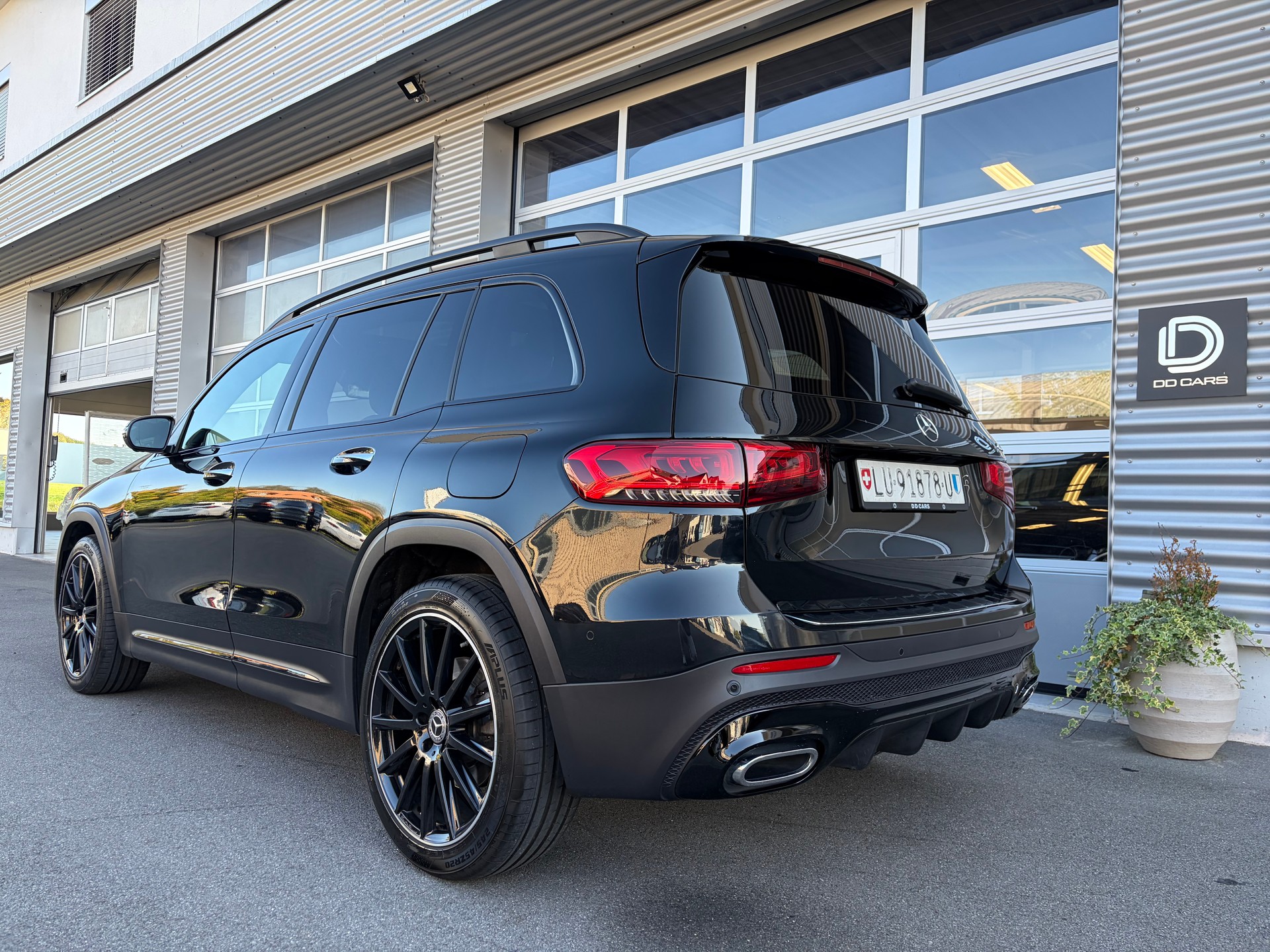 MERCEDES-BENZ GLB 250 4Matic AMG Line 8G-Tronic-image-4