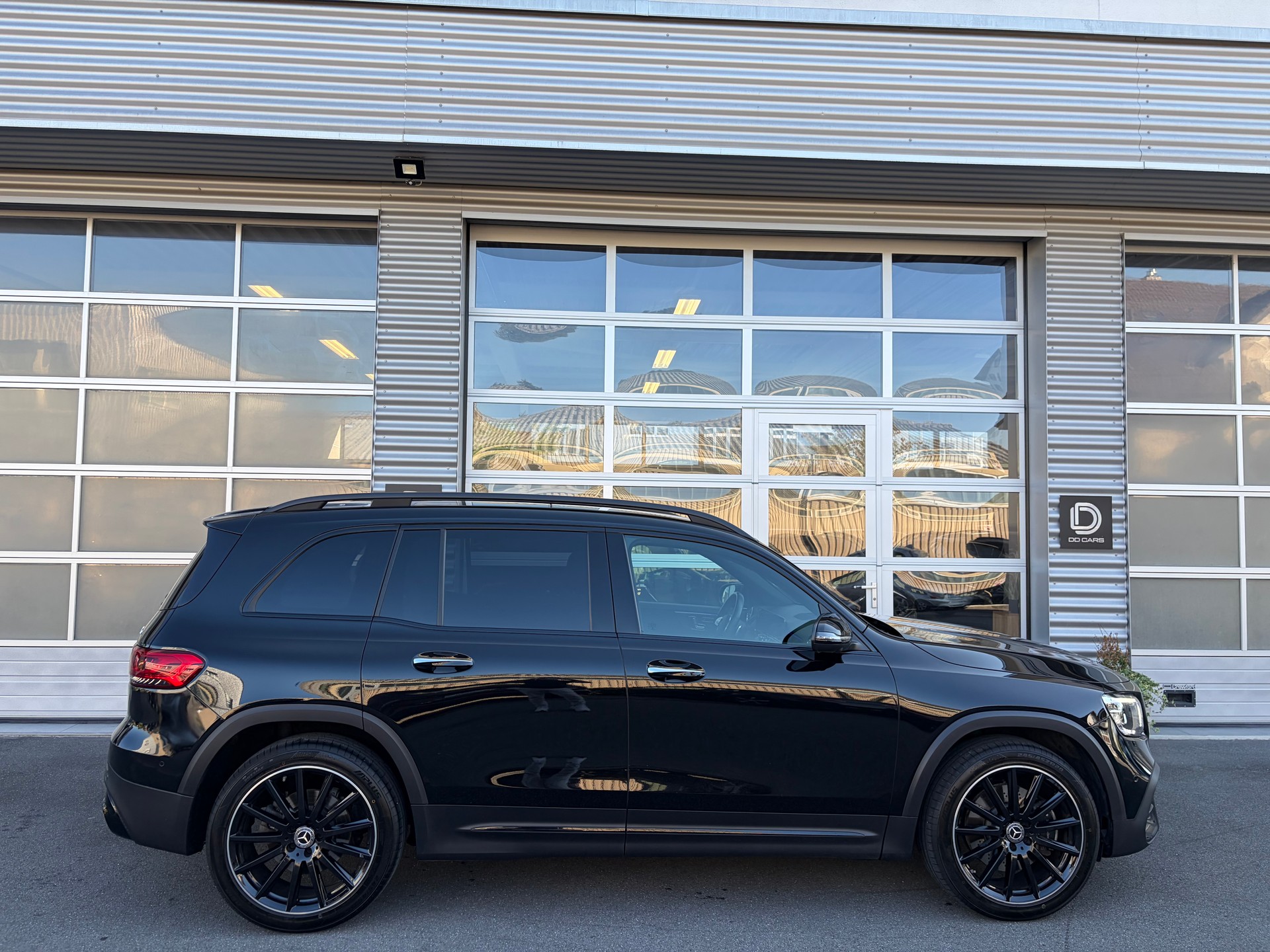 MERCEDES-BENZ GLB 250 4Matic AMG Line 8G-Tronic-image-1