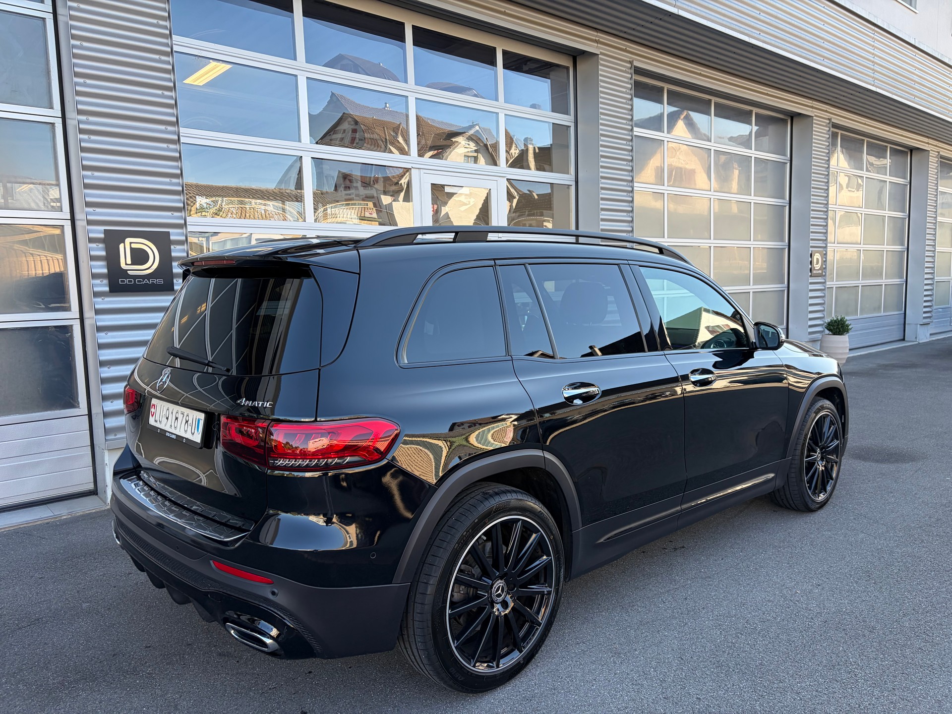 MERCEDES-BENZ GLB 250 4Matic AMG Line 8G-Tronic-image-6