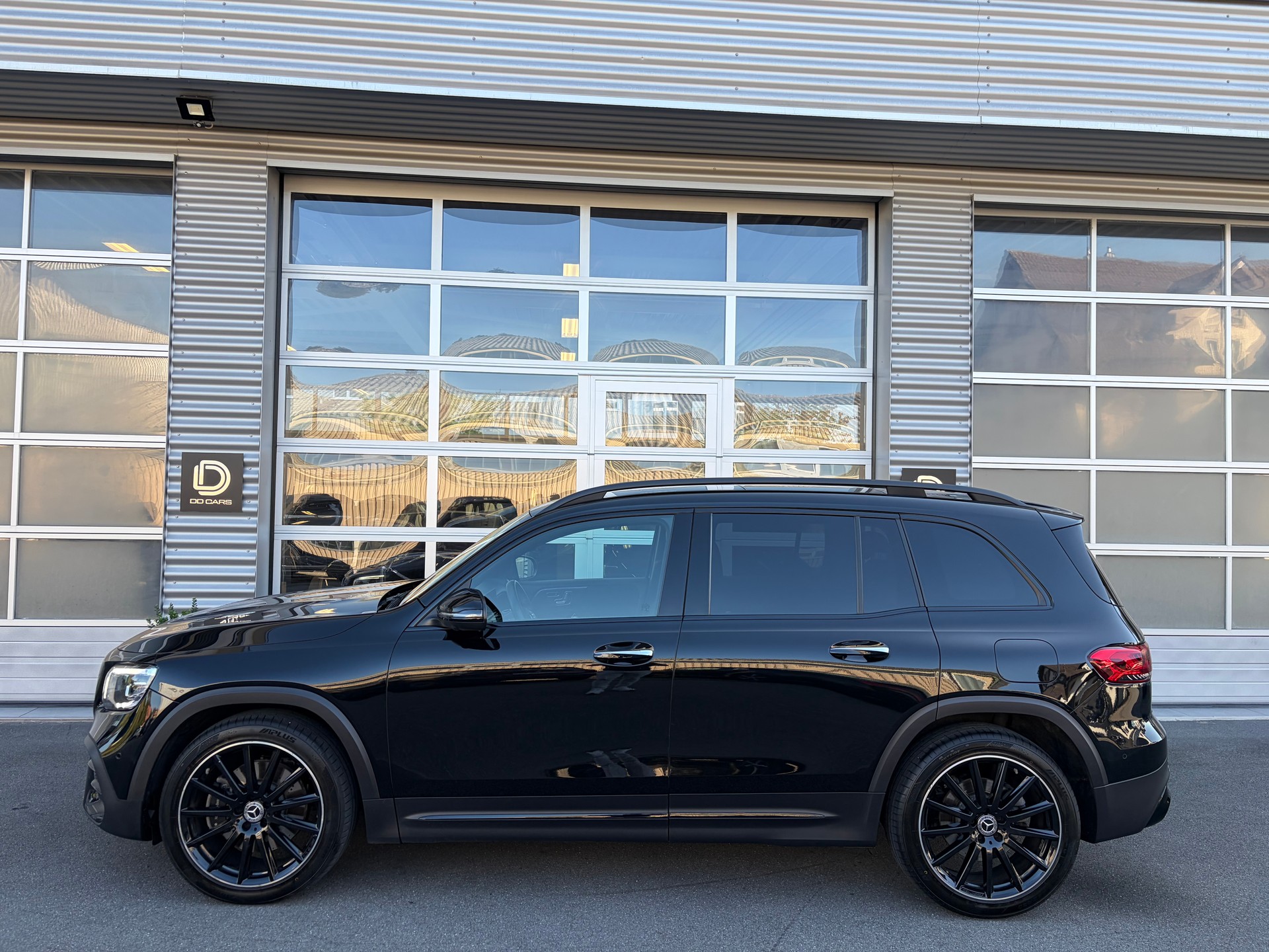 MERCEDES-BENZ GLB 250 4Matic AMG Line 8G-Tronic-image-2