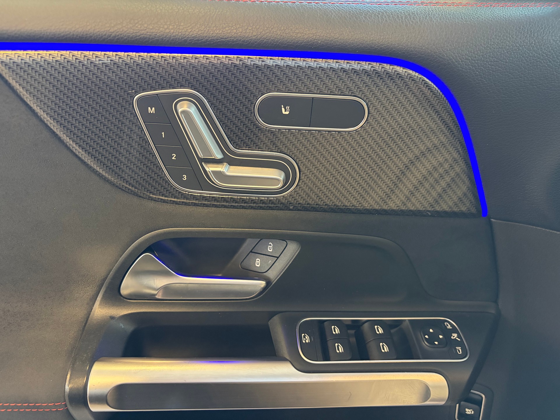 MERCEDES-BENZ GLB 250 4Matic AMG Line 8G-Tronic-image-10