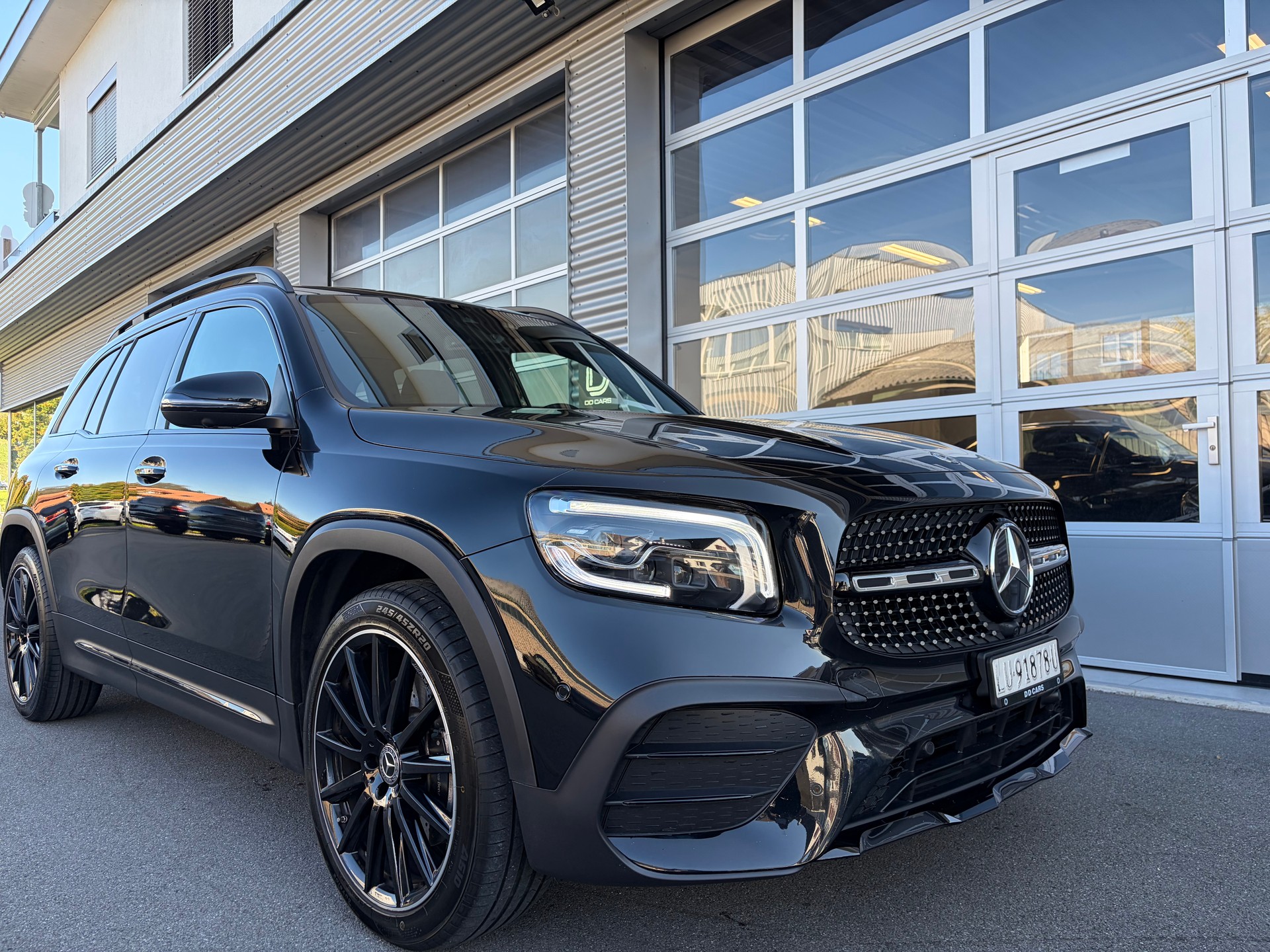 MERCEDES-BENZ GLB 250 4Matic AMG Line 8G-Tronic-image-5