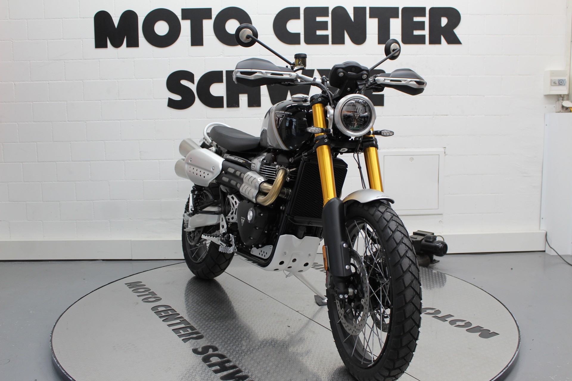 TRIUMPH Scrambler 1200 XE-showroom-element-2