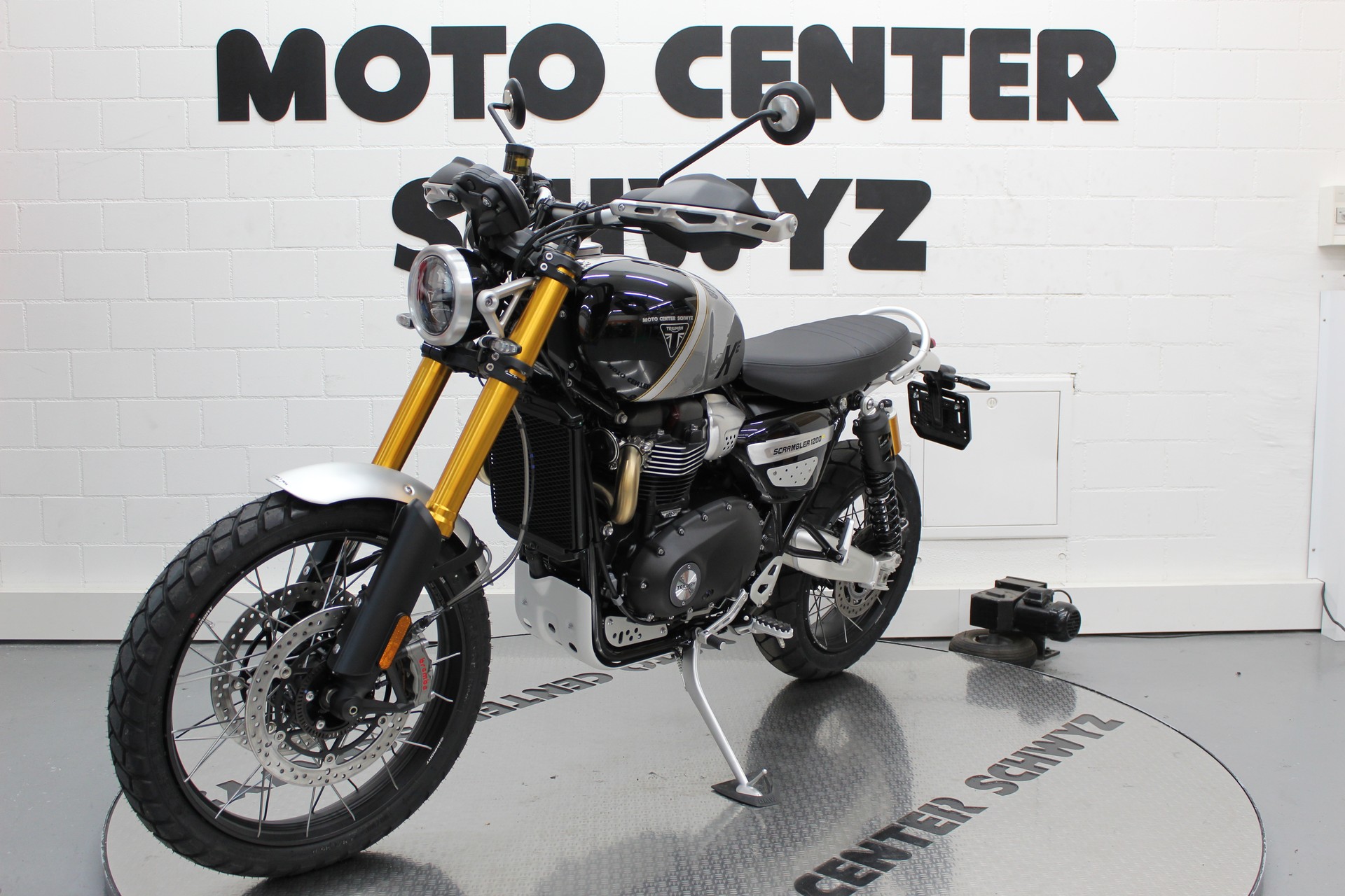 TRIUMPH Scrambler 1200 XE-showroom-element-3
