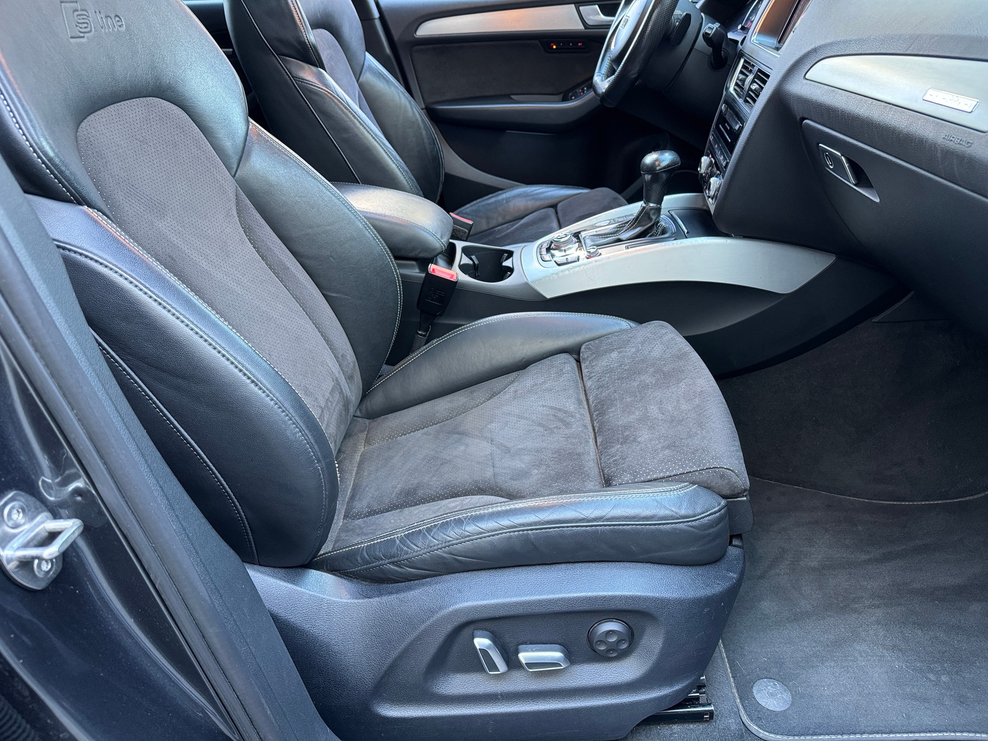 AUDI Q5 2.0 TDI quattro S-tronic-image-13