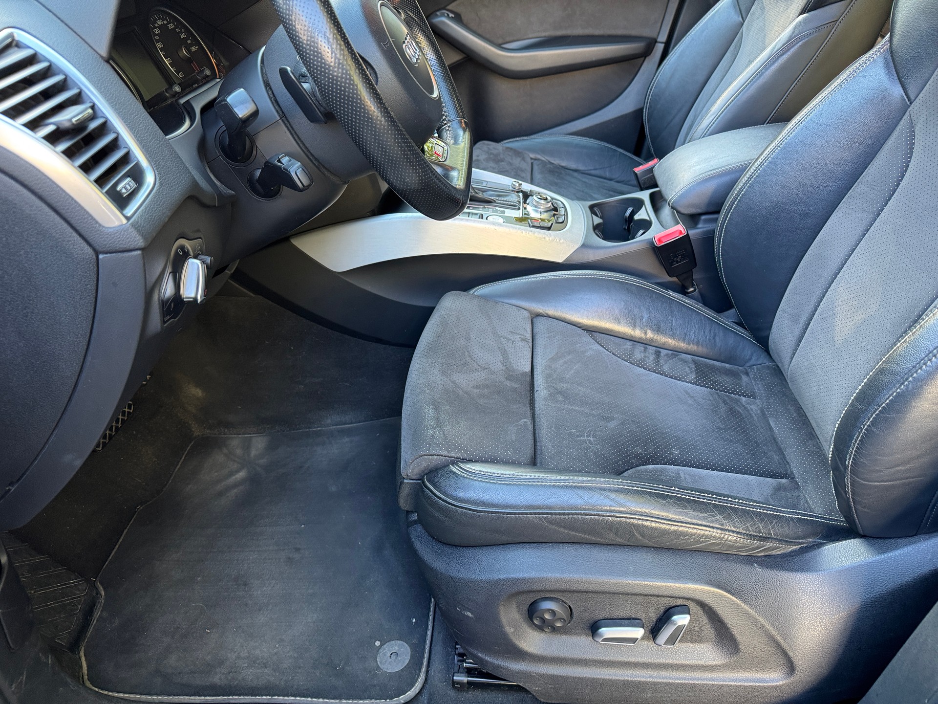 AUDI Q5 2.0 TDI quattro S-tronic-image-12